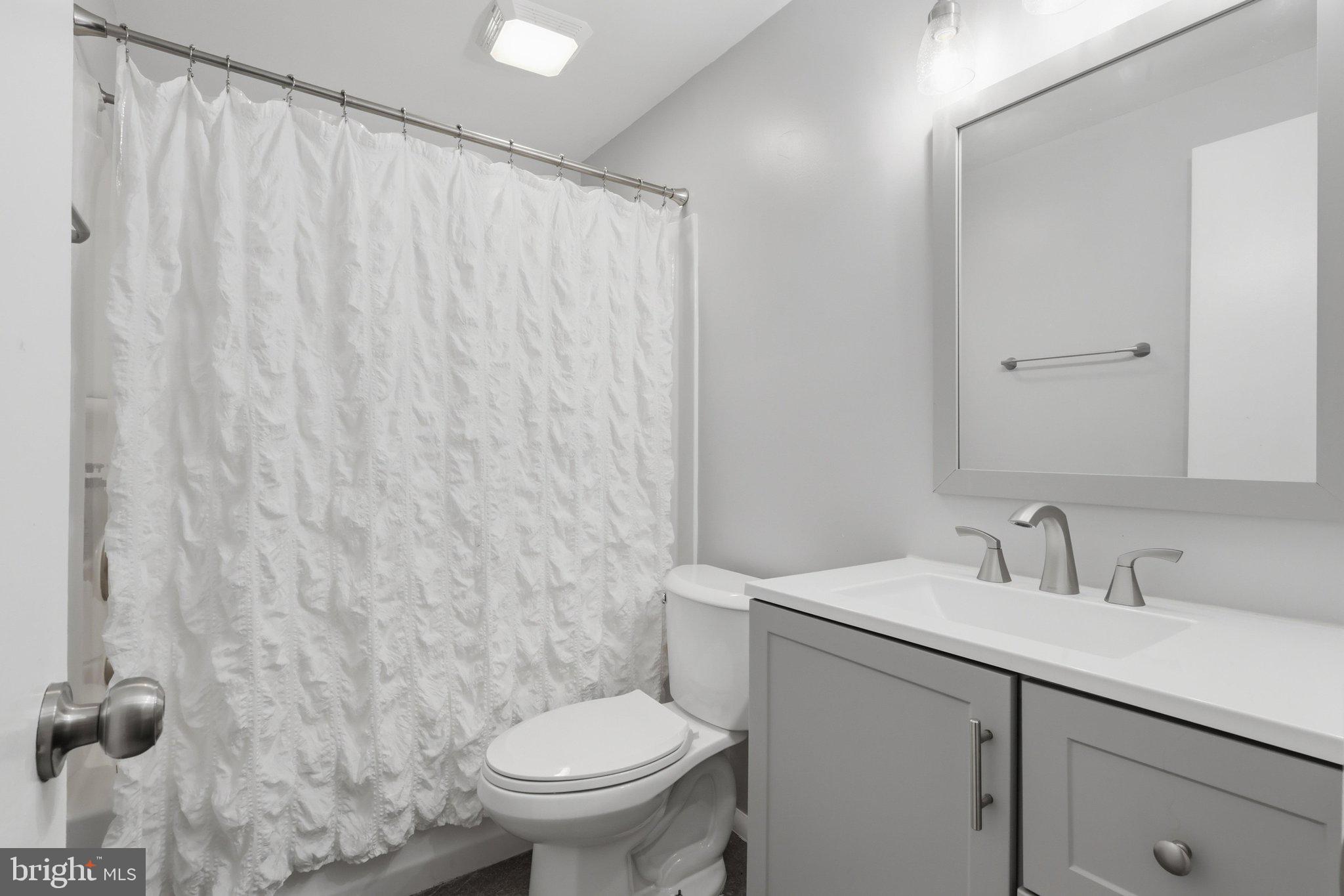FARMINGDALE - Residential