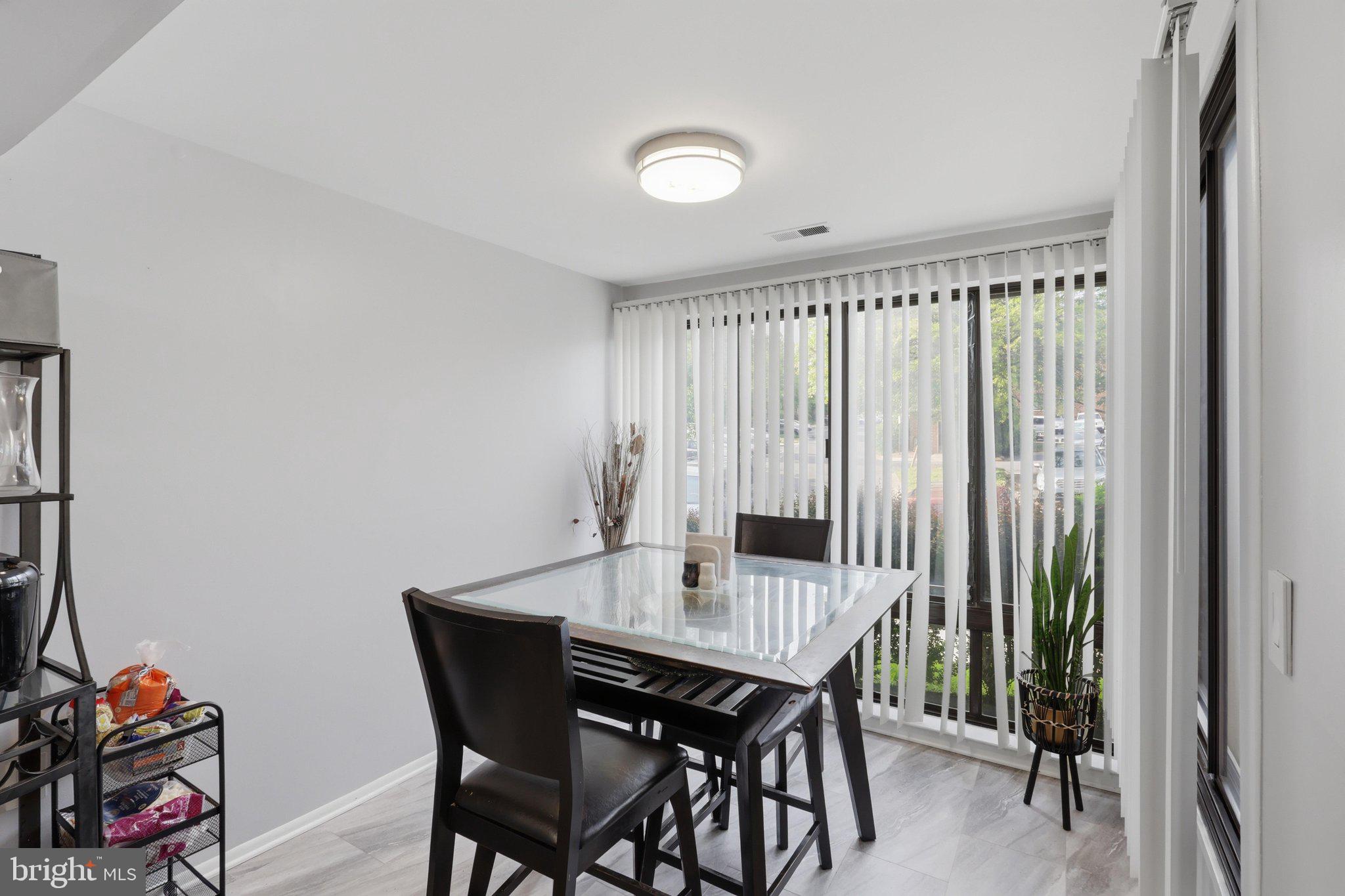 FARMINGDALE - Residential