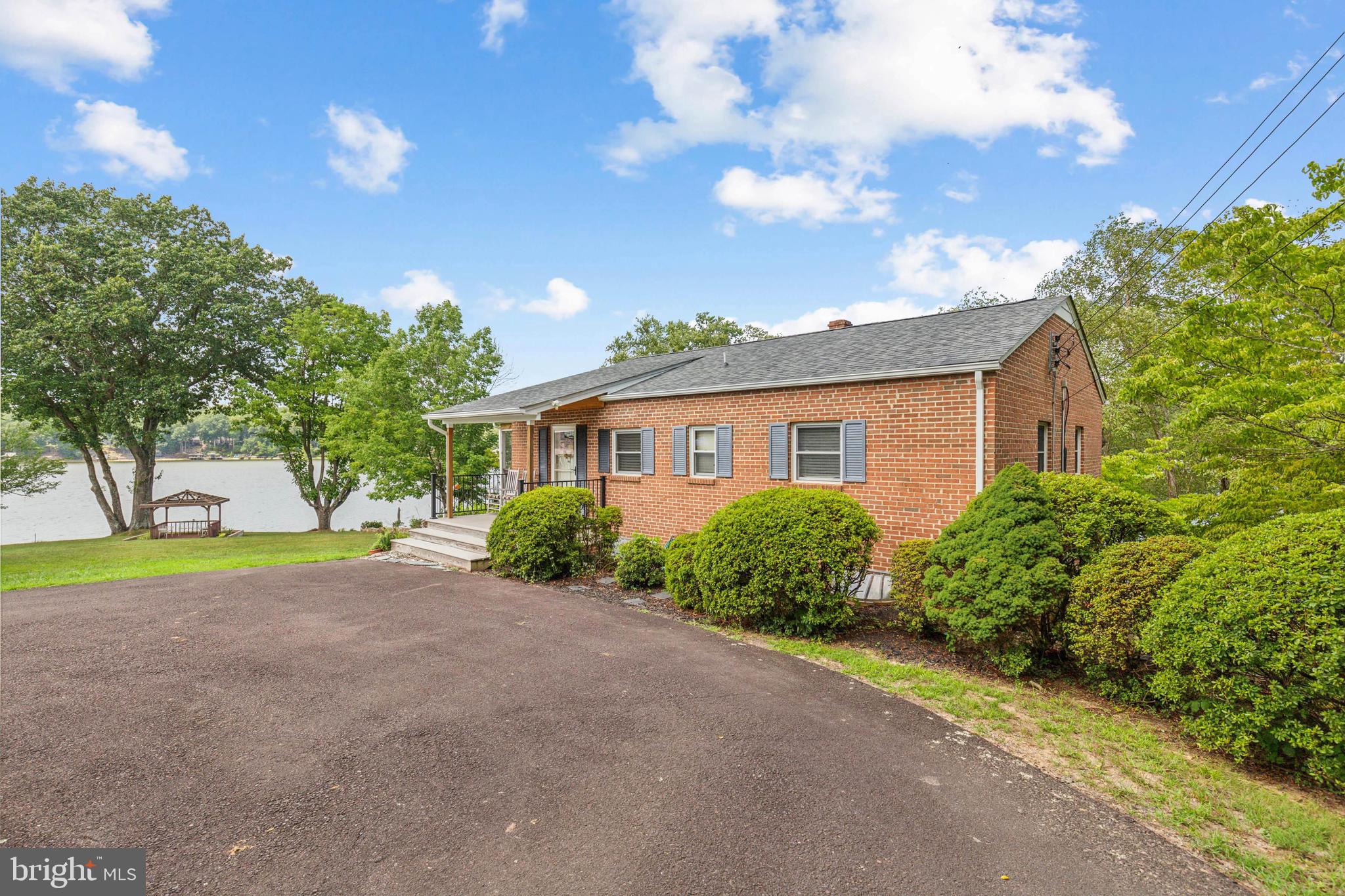 BLUE RIDGE SHORES - Residential
