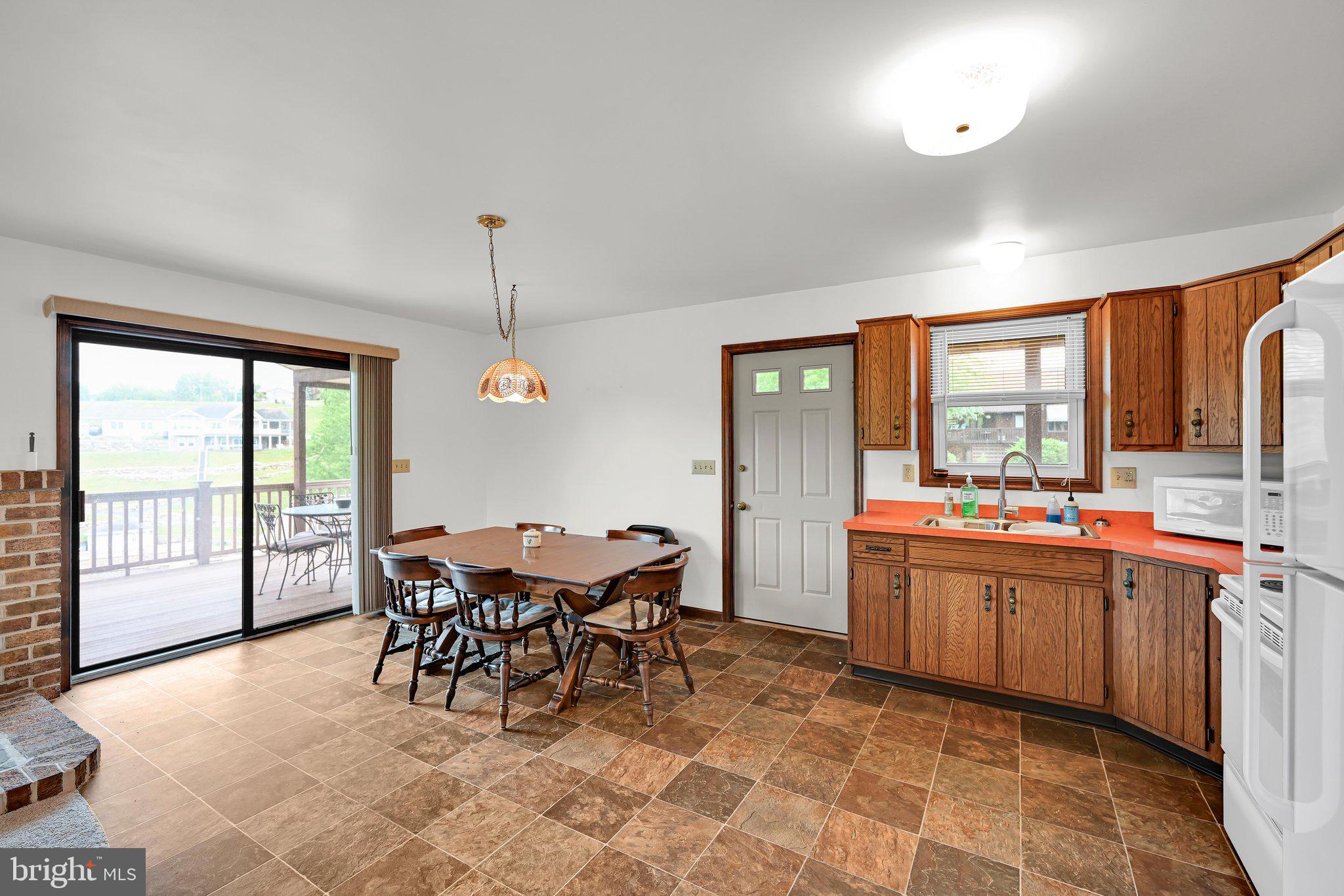 LAKE WYNONAH - Residential