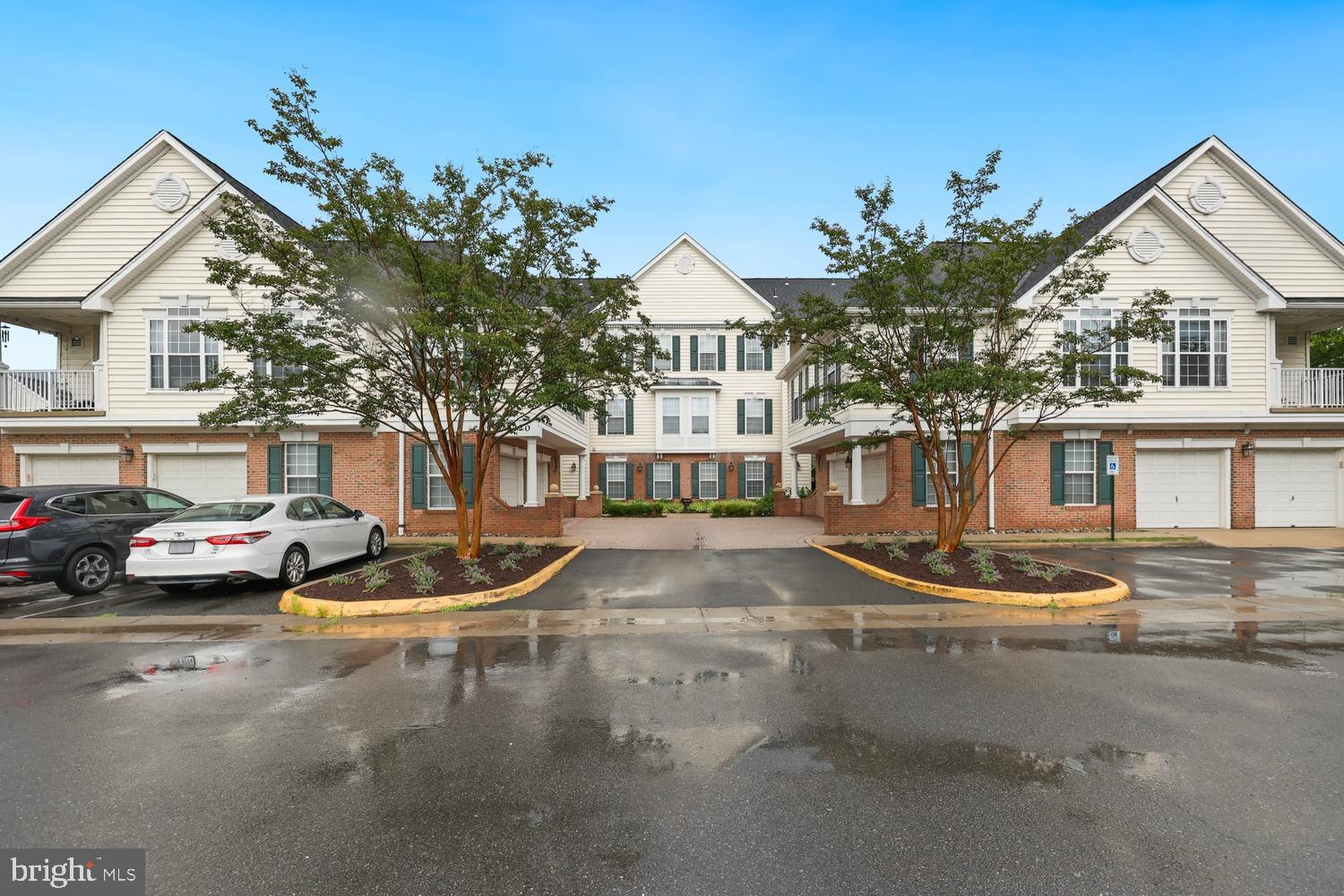 LAKESIDE AT SOUTH RIDING - Residential