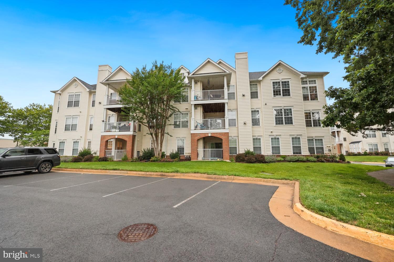 LAKESIDE AT SOUTH RIDING - Residential