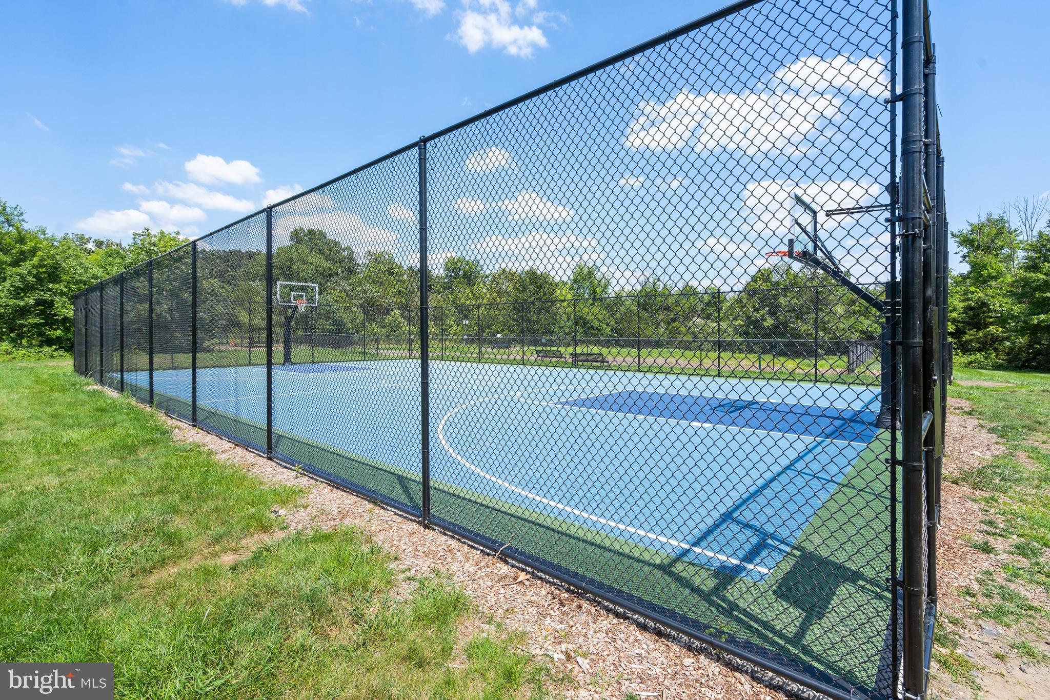LAKESIDE AT SOUTH RIDING - Residential