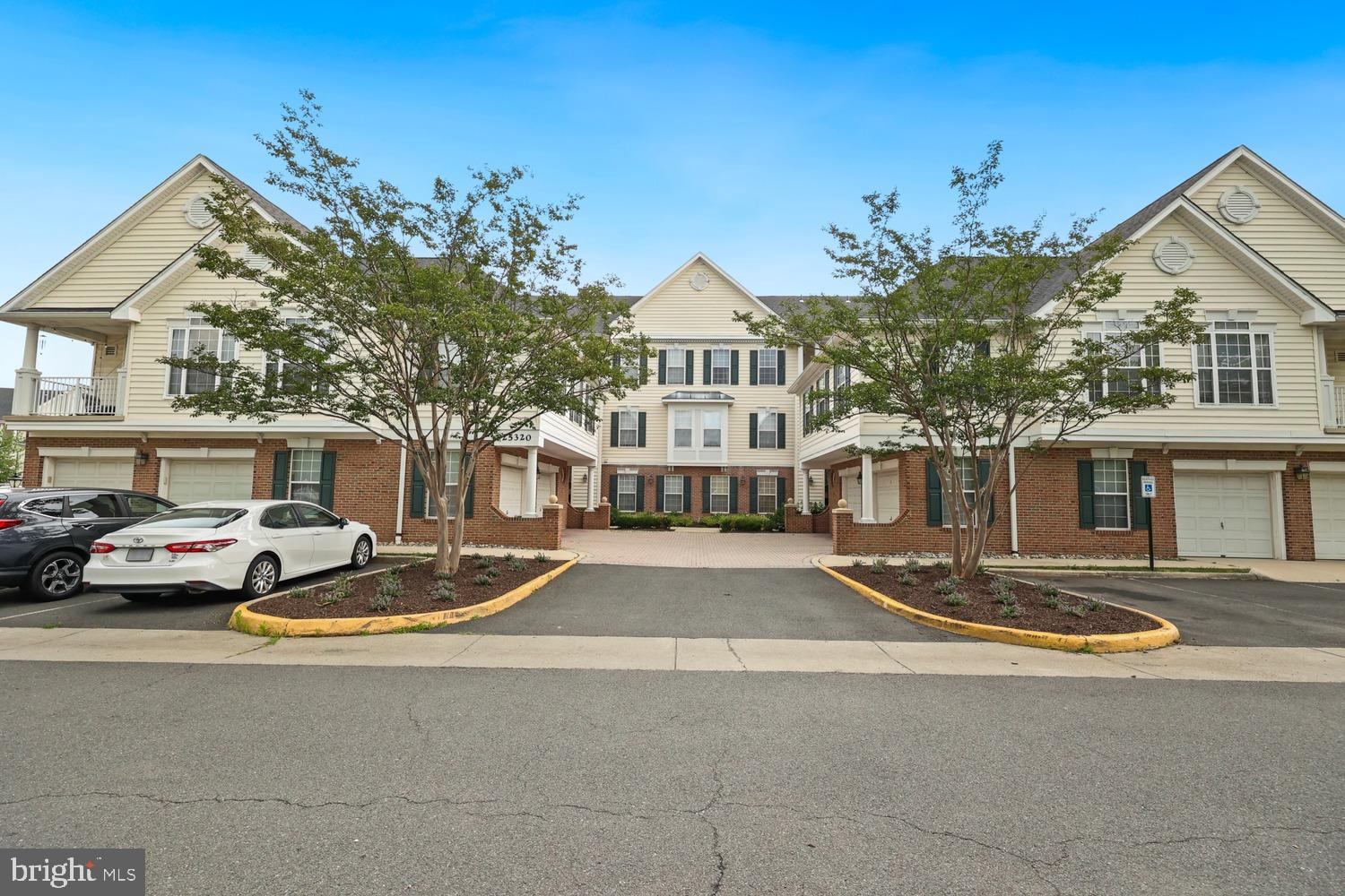 LAKESIDE AT SOUTH RIDING - Residential