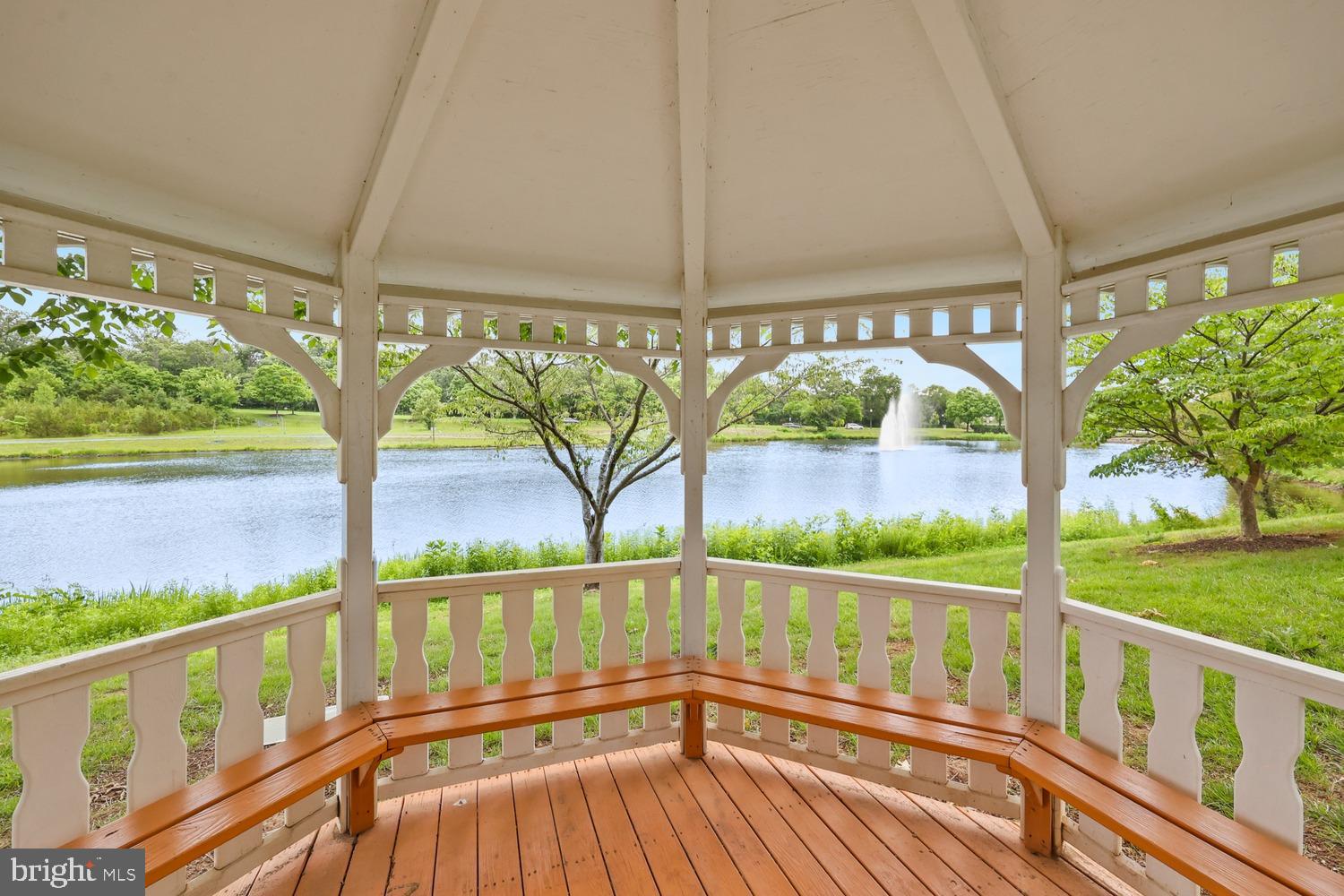 LAKESIDE AT SOUTH RIDING - Residential