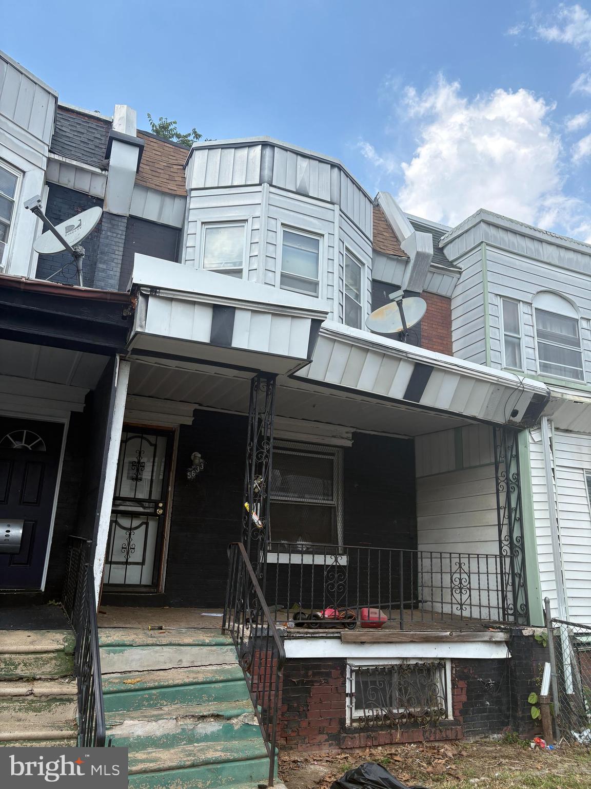 2-store fixer-upper with great potential. Handyman special perfect for investors or buyers looking to renovate and build equity. Walking distance to parks, shopping, dining, and other amenities for added convenience. RM1 zoning for duplex potential.