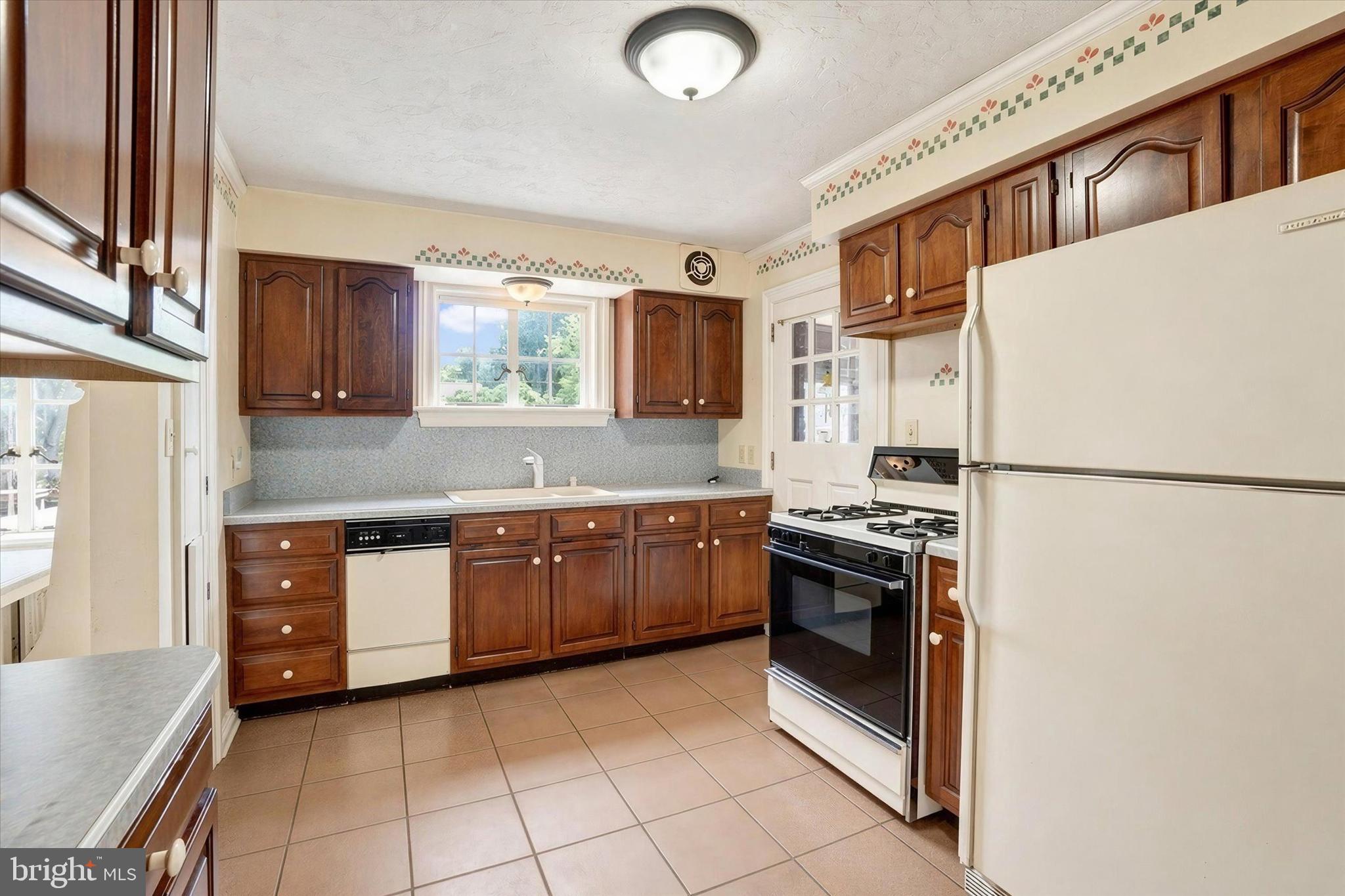 ELMWOOD - Residential