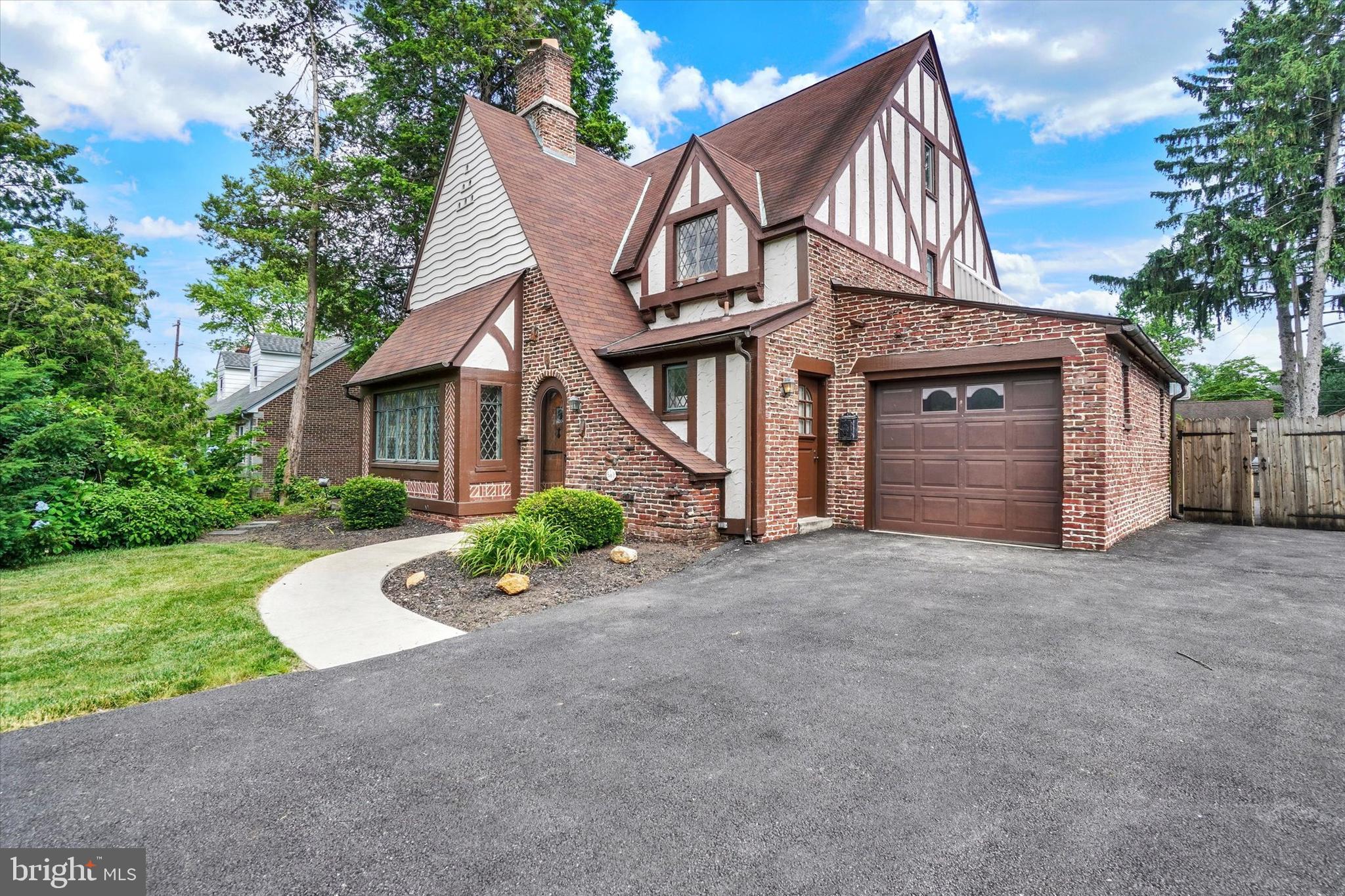 ELMWOOD - Residential