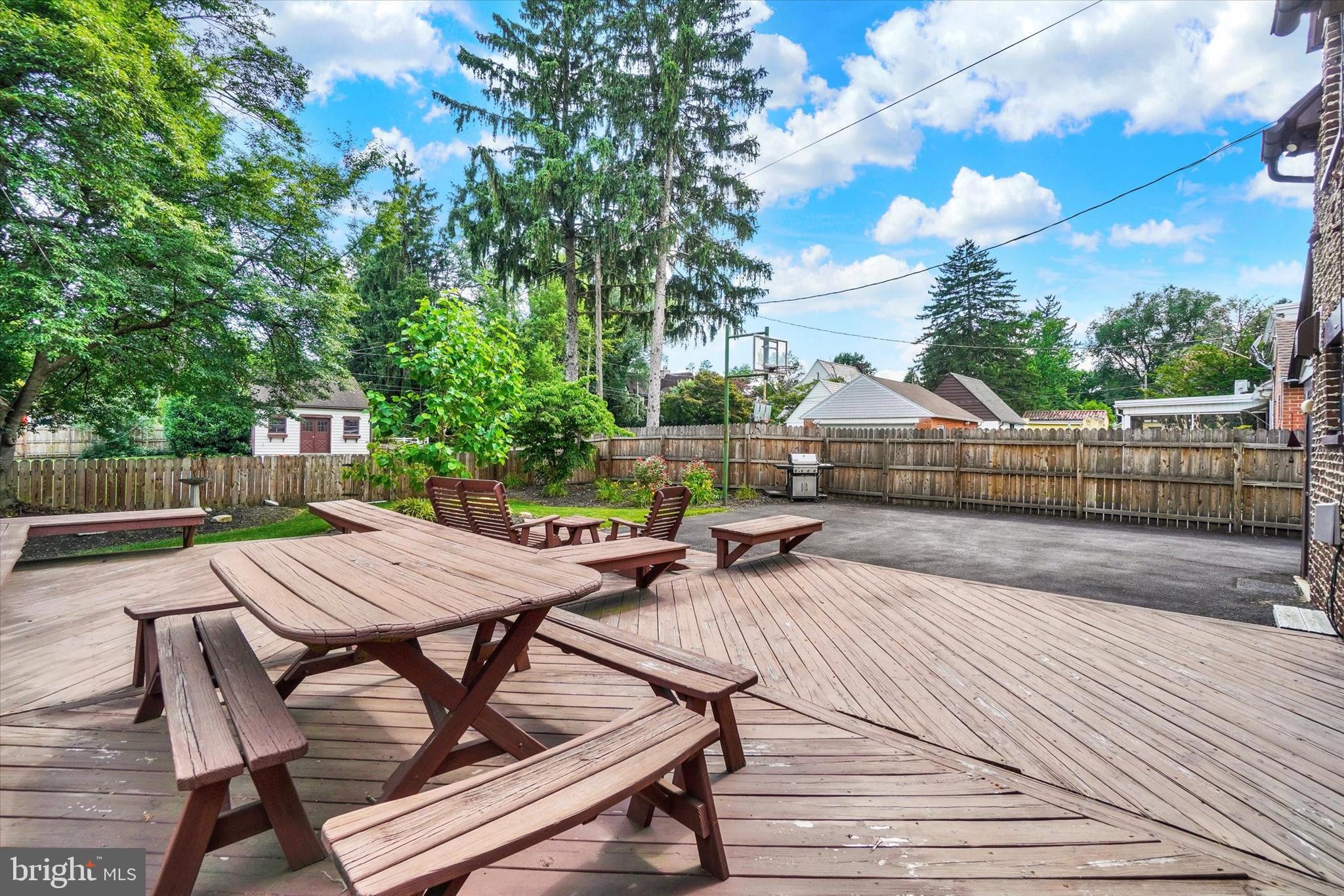 ELMWOOD - Residential