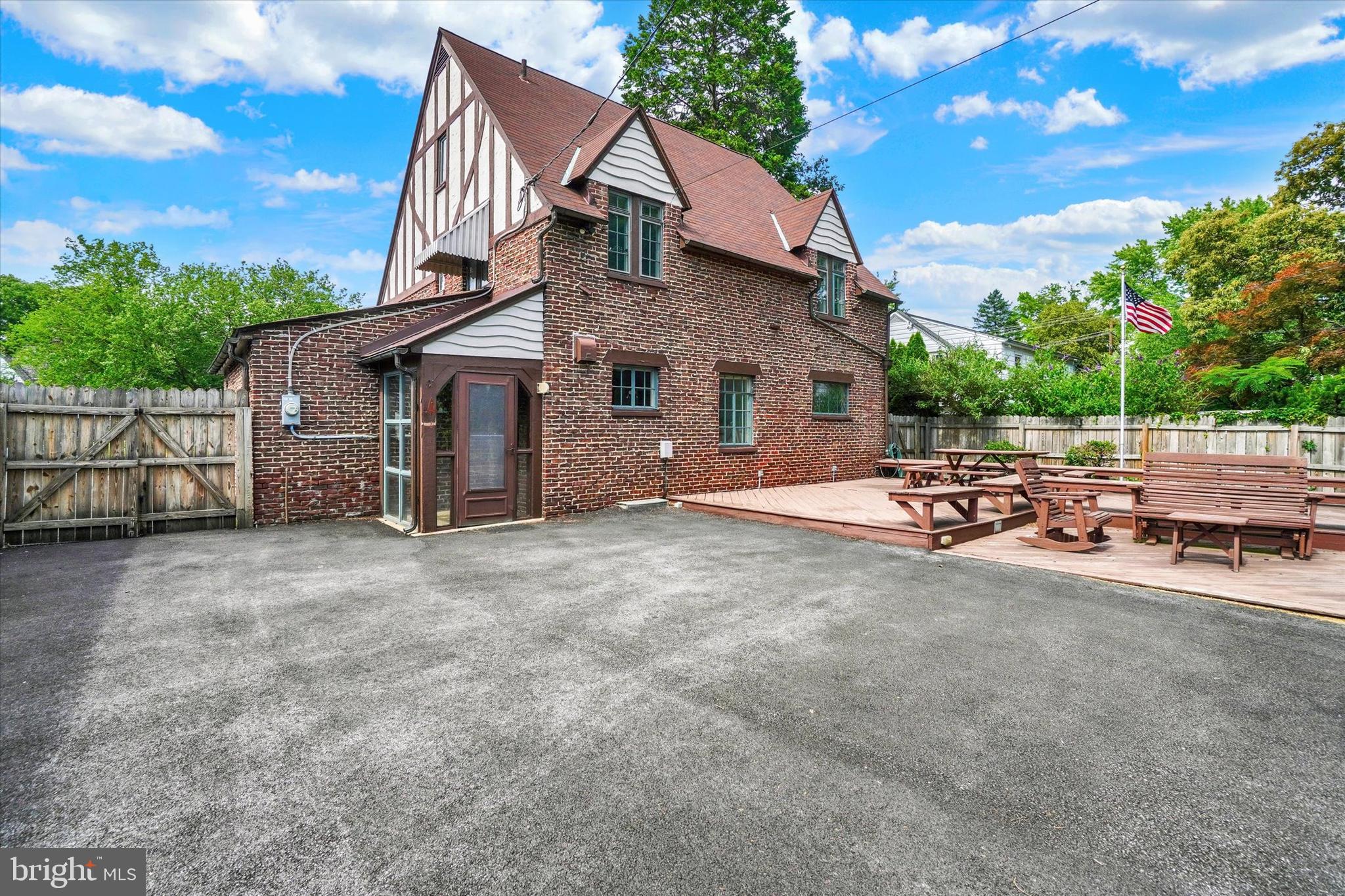 ELMWOOD - Residential