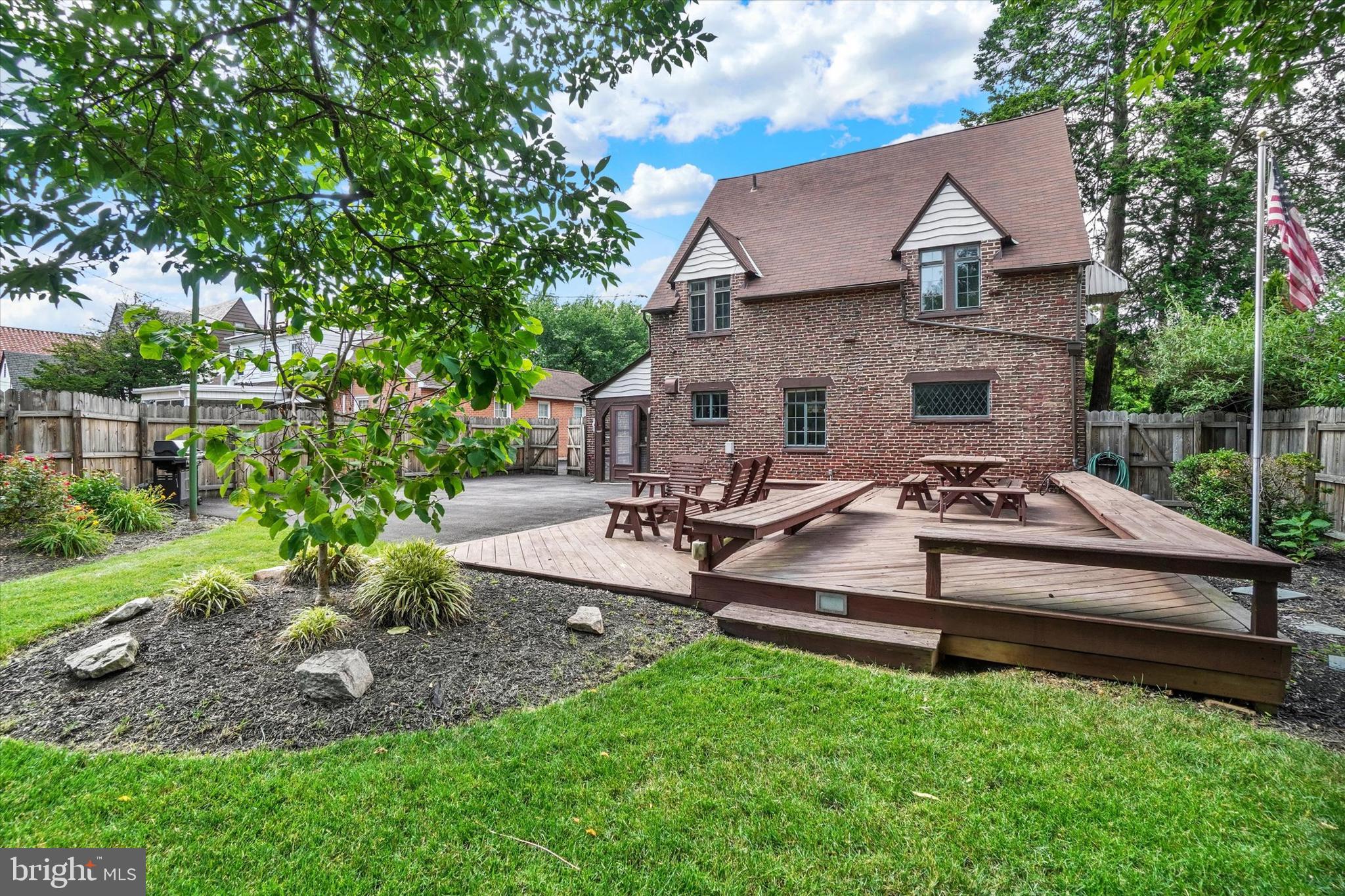 ELMWOOD - Residential