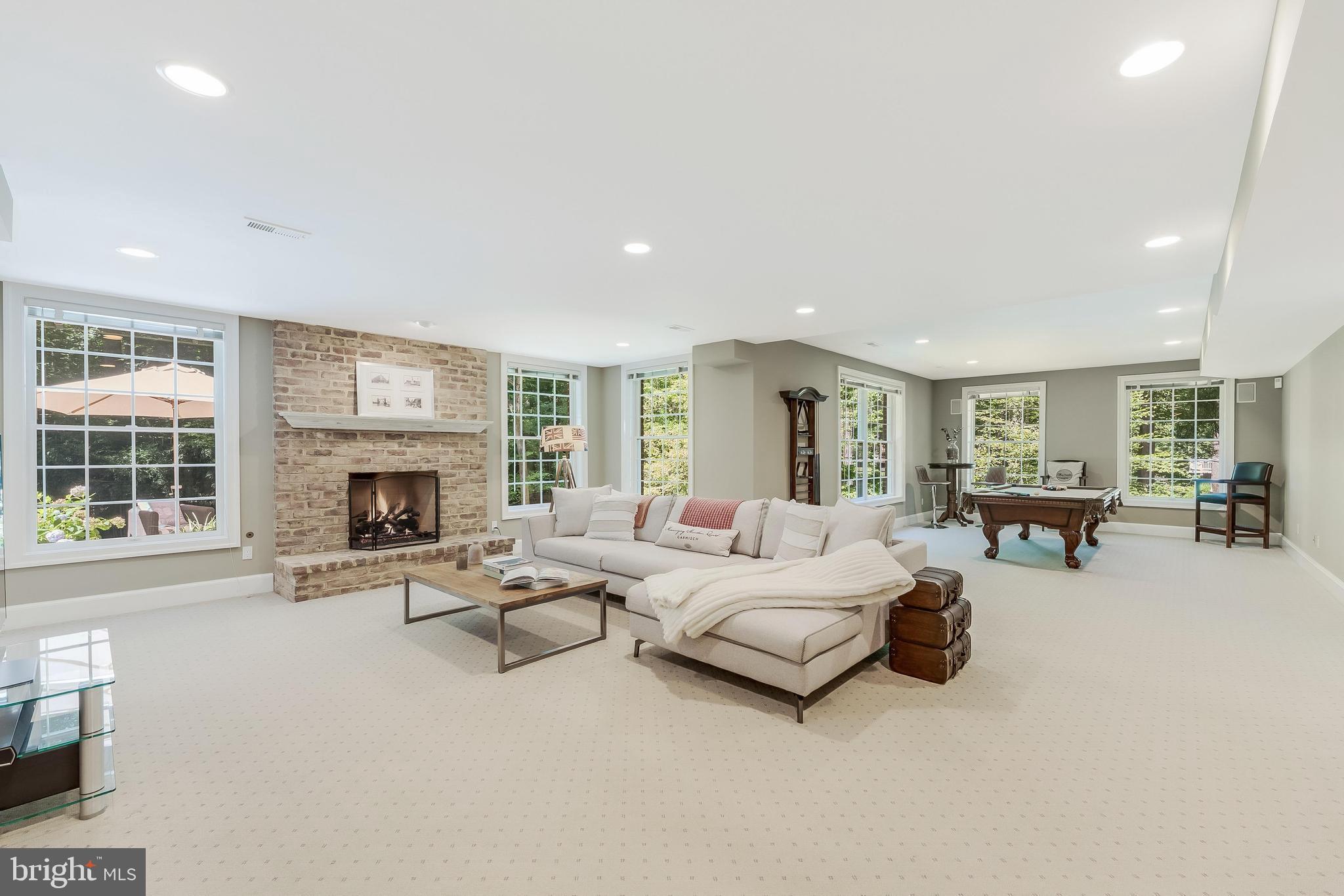 FALCON RIDGE - Residential