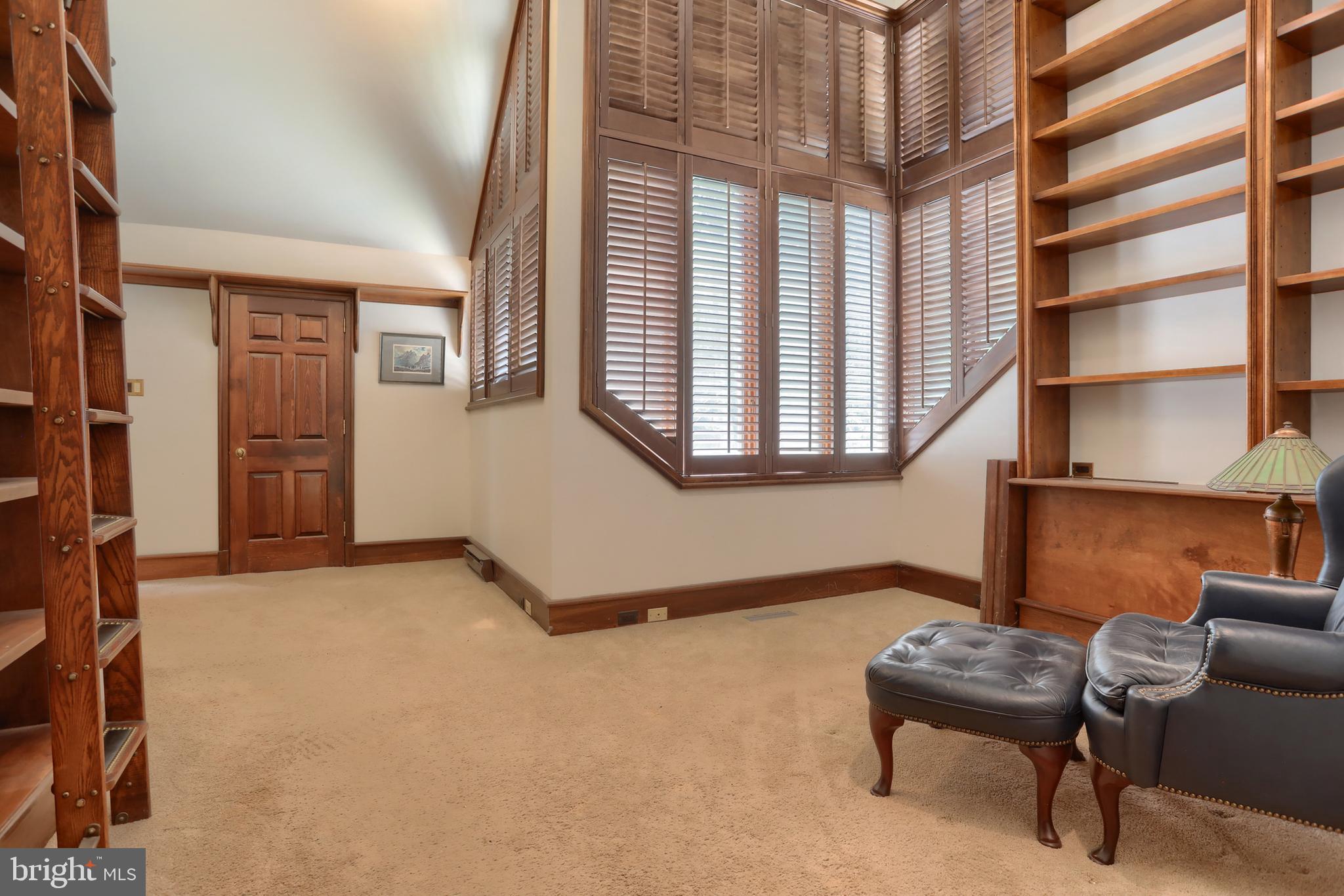 HILLCREST - Residential