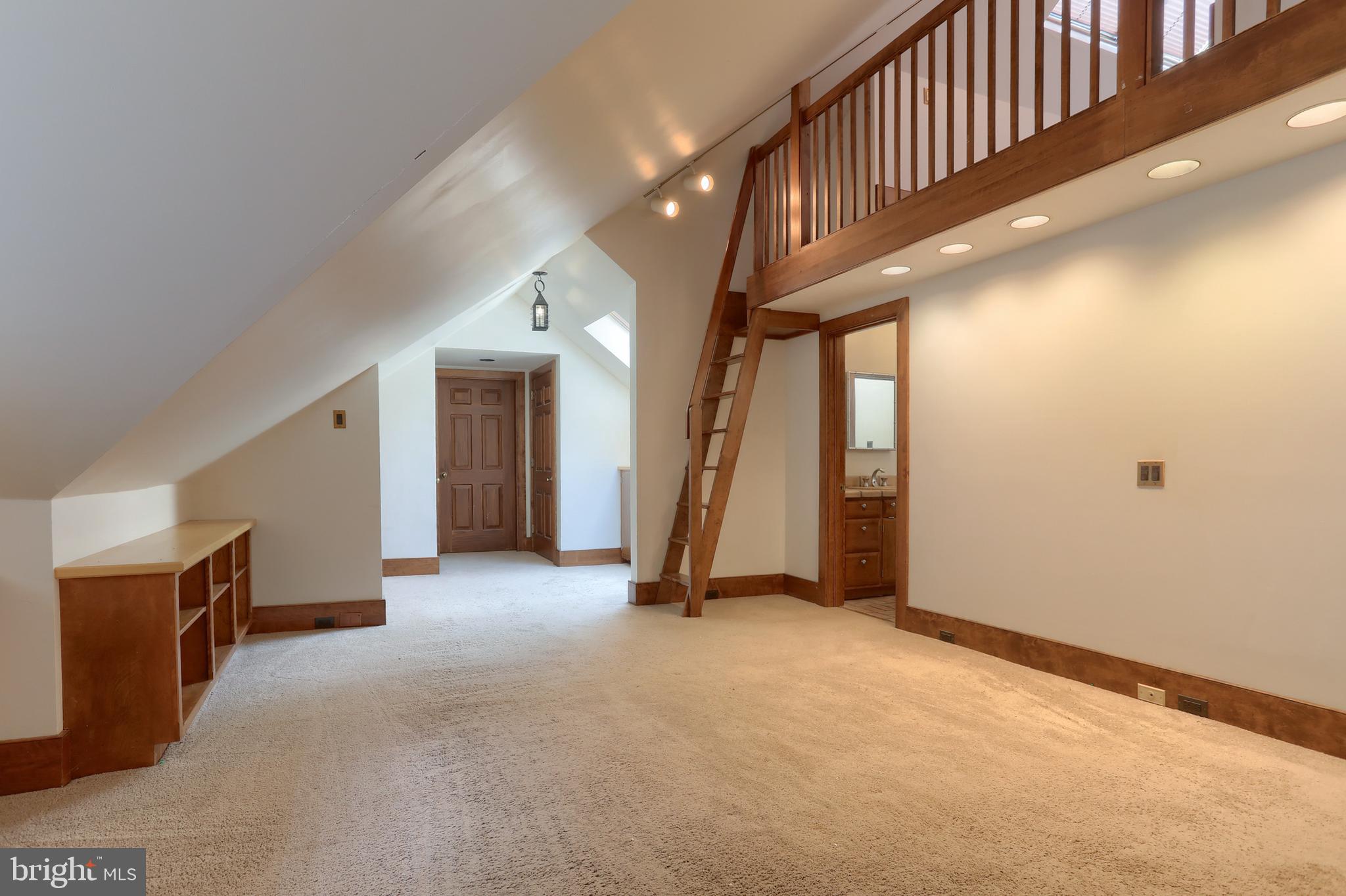 HILLCREST - Residential