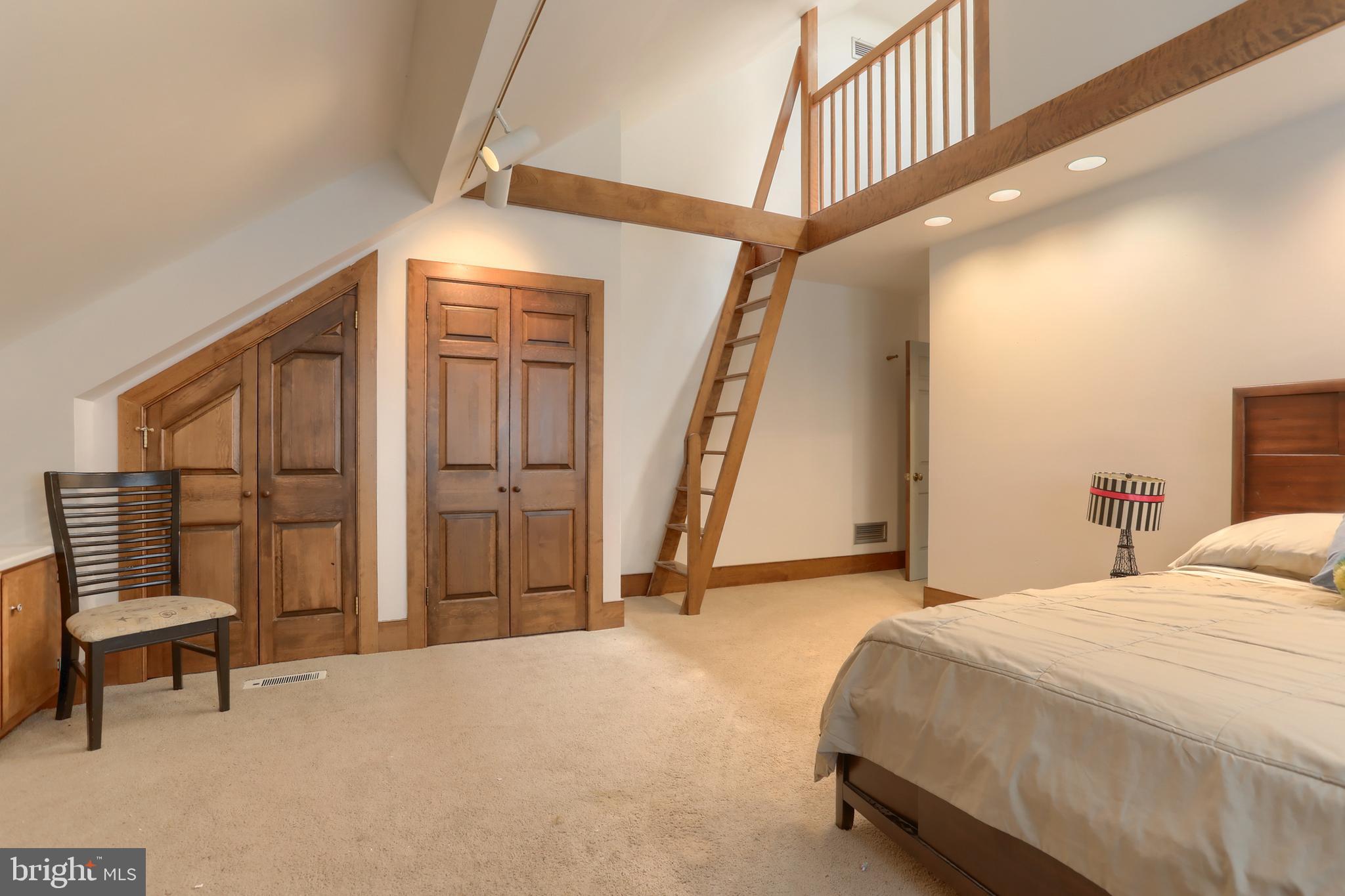 HILLCREST - Residential