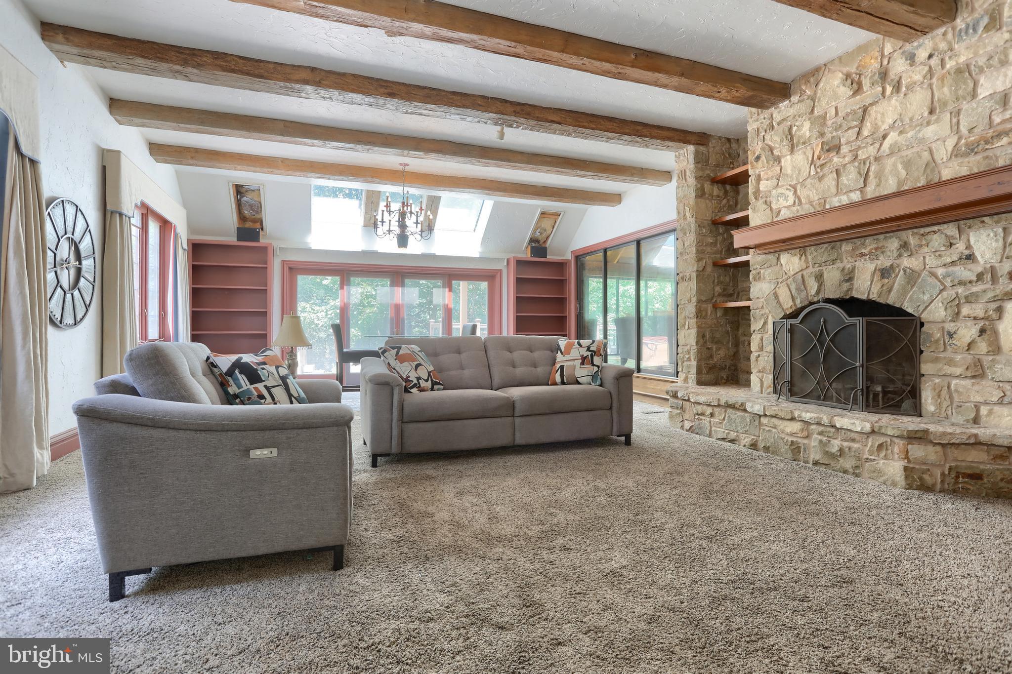 HILLCREST - Residential