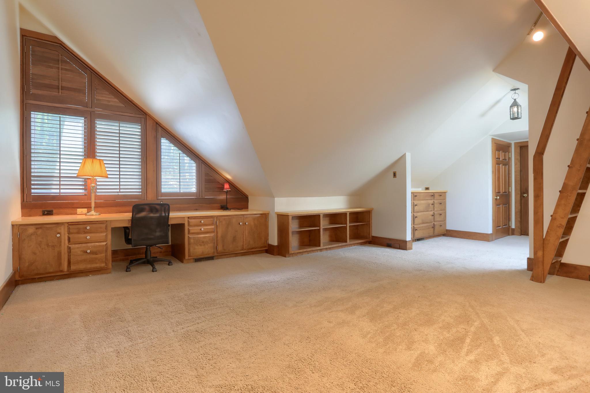 HILLCREST - Residential
