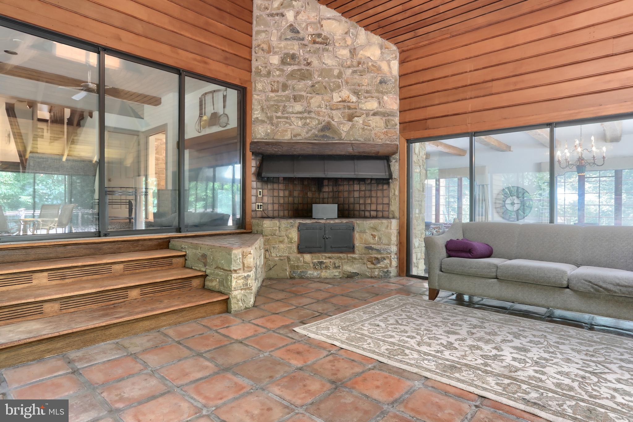 HILLCREST - Residential