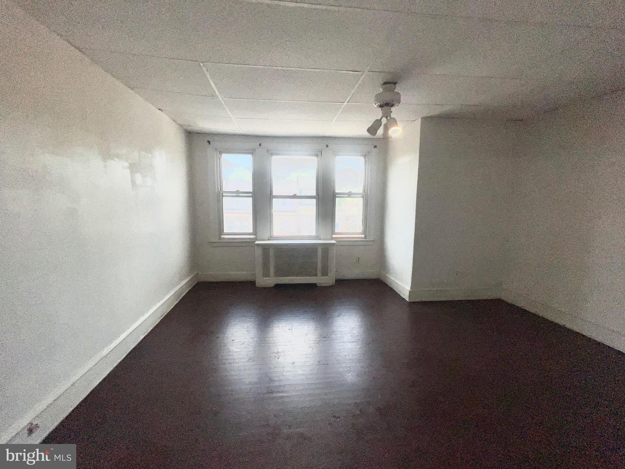 OXFORD CIRCLE - Residential