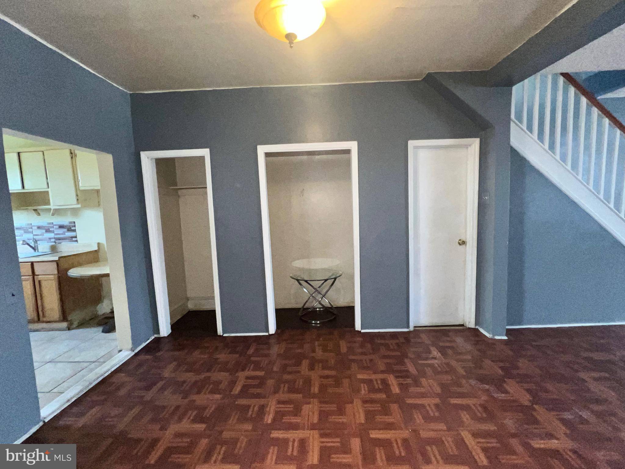 OXFORD CIRCLE - Residential