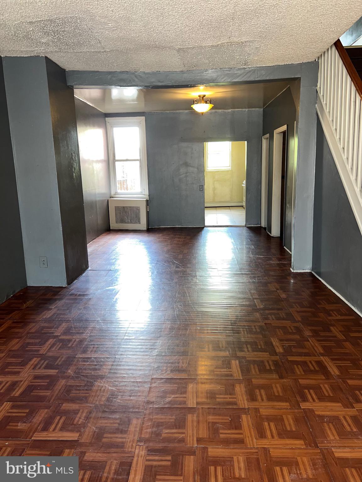 OXFORD CIRCLE - Residential