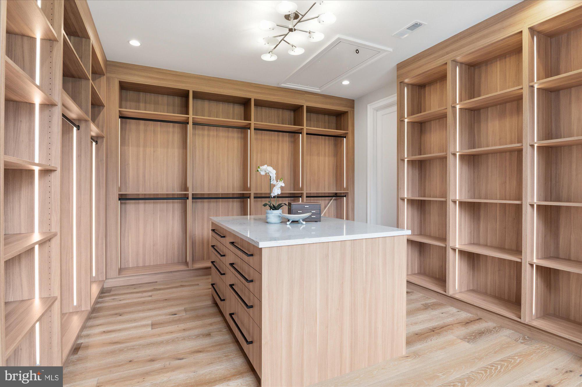 WOODSIDE ESTATES - Residential