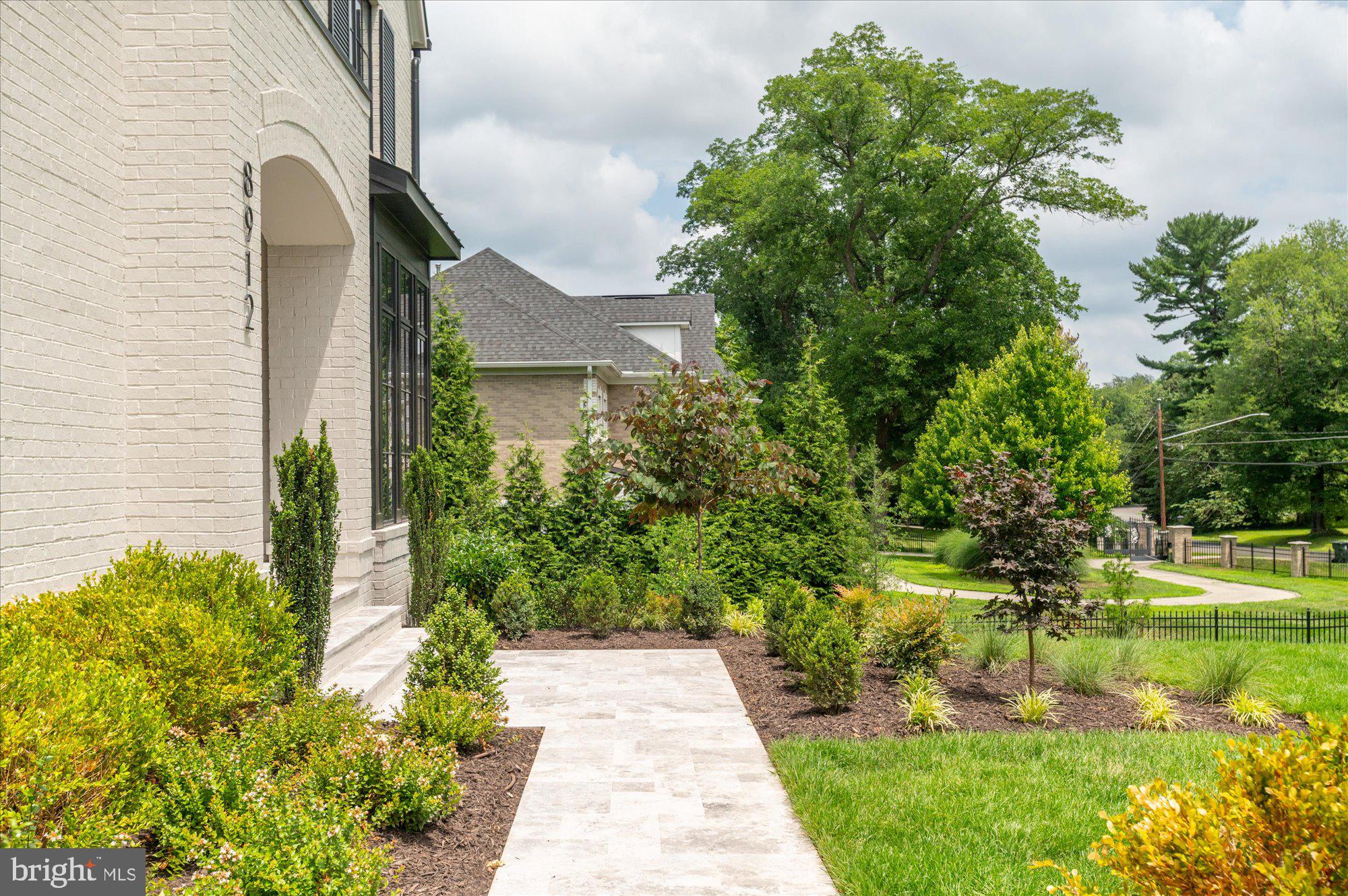 WOODSIDE ESTATES - Residential