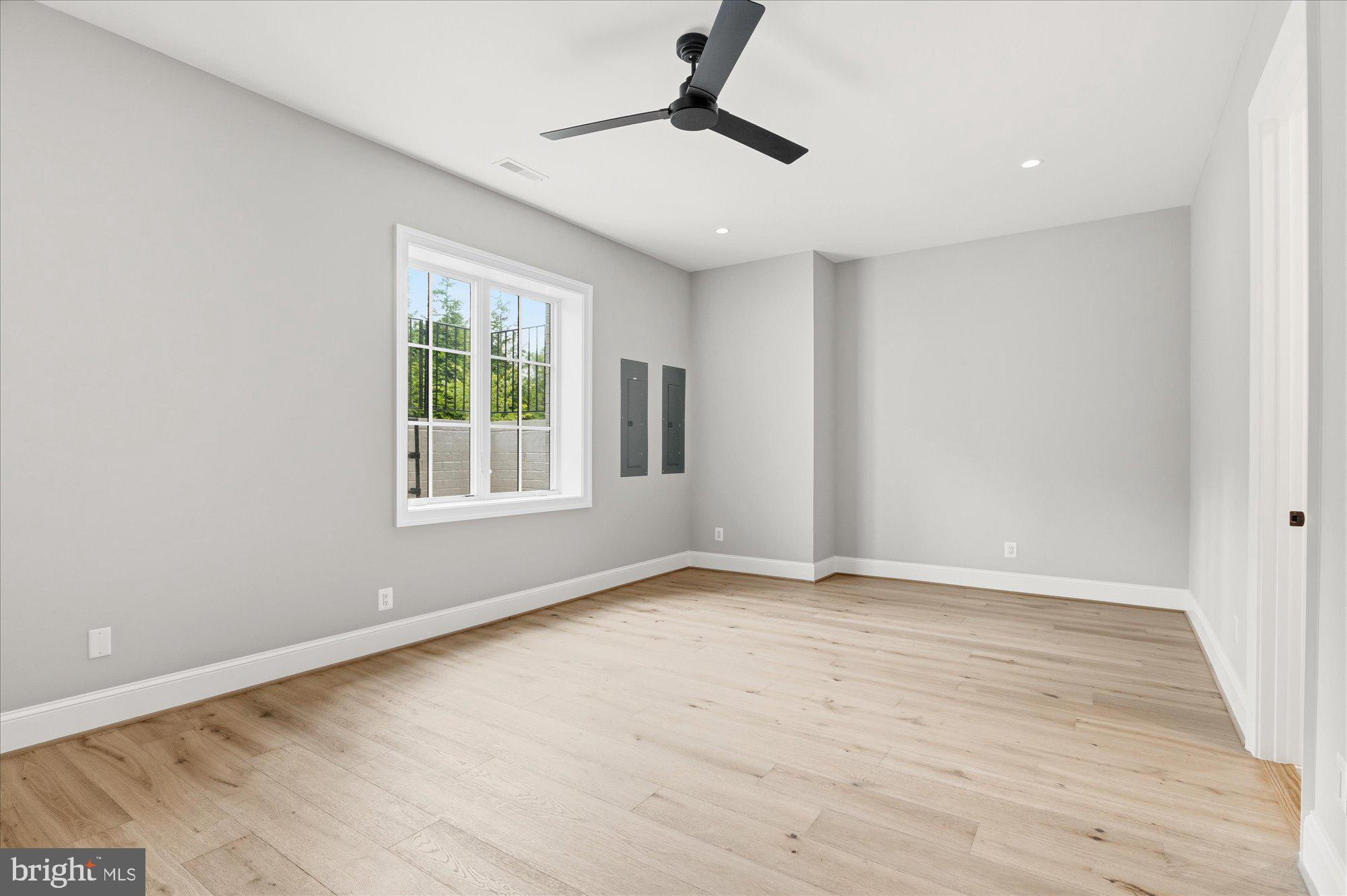 WOODSIDE ESTATES - Residential