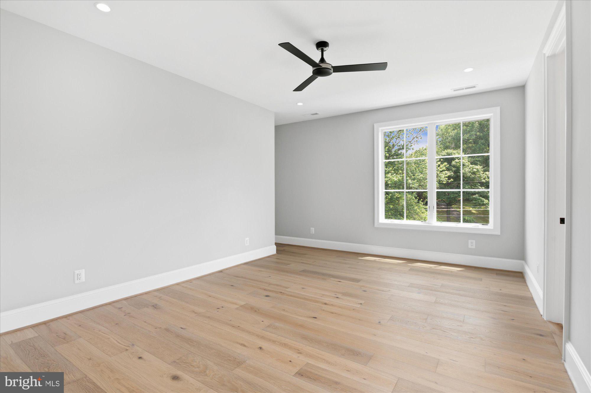 WOODSIDE ESTATES - Residential