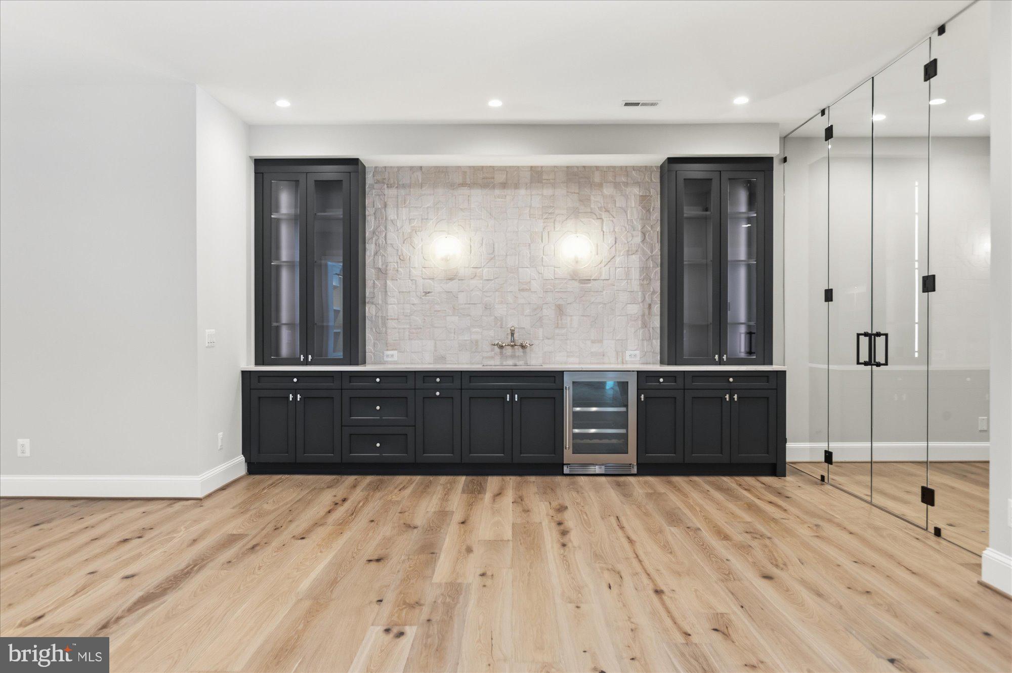 WOODSIDE ESTATES - Residential