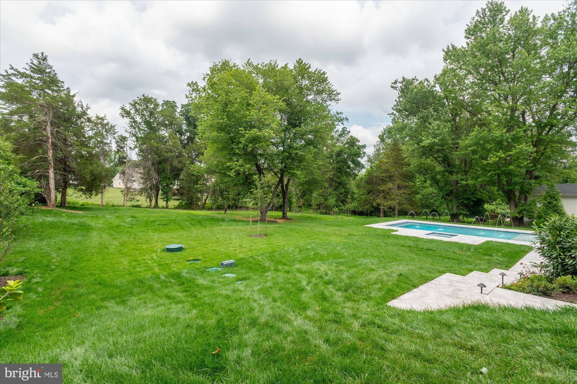 WOODSIDE ESTATES - Residential