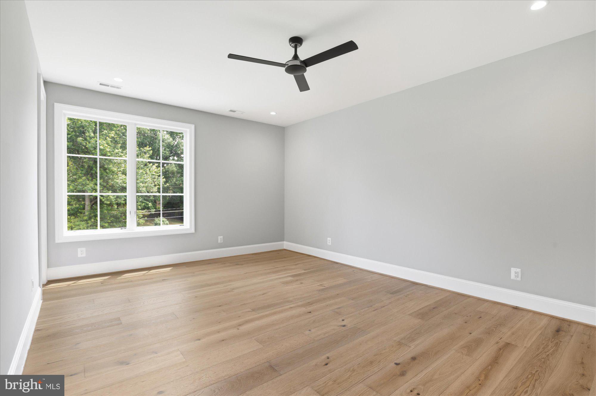 WOODSIDE ESTATES - Residential