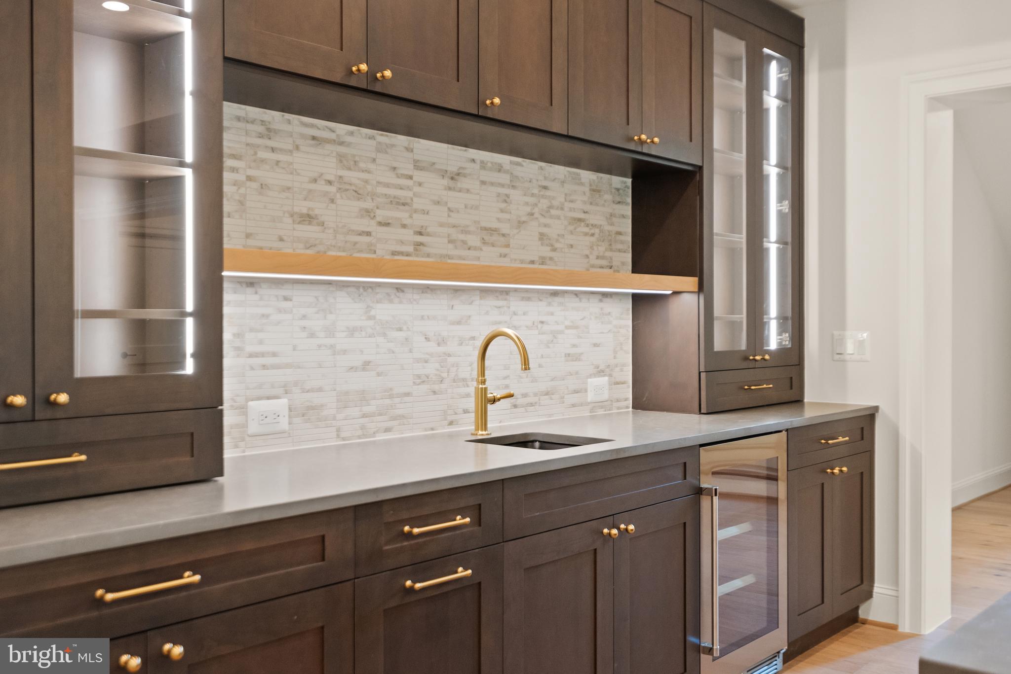 WOODSIDE ESTATES - Residential