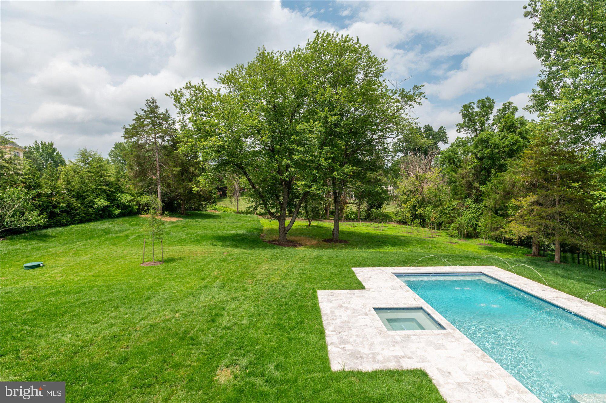 WOODSIDE ESTATES - Residential