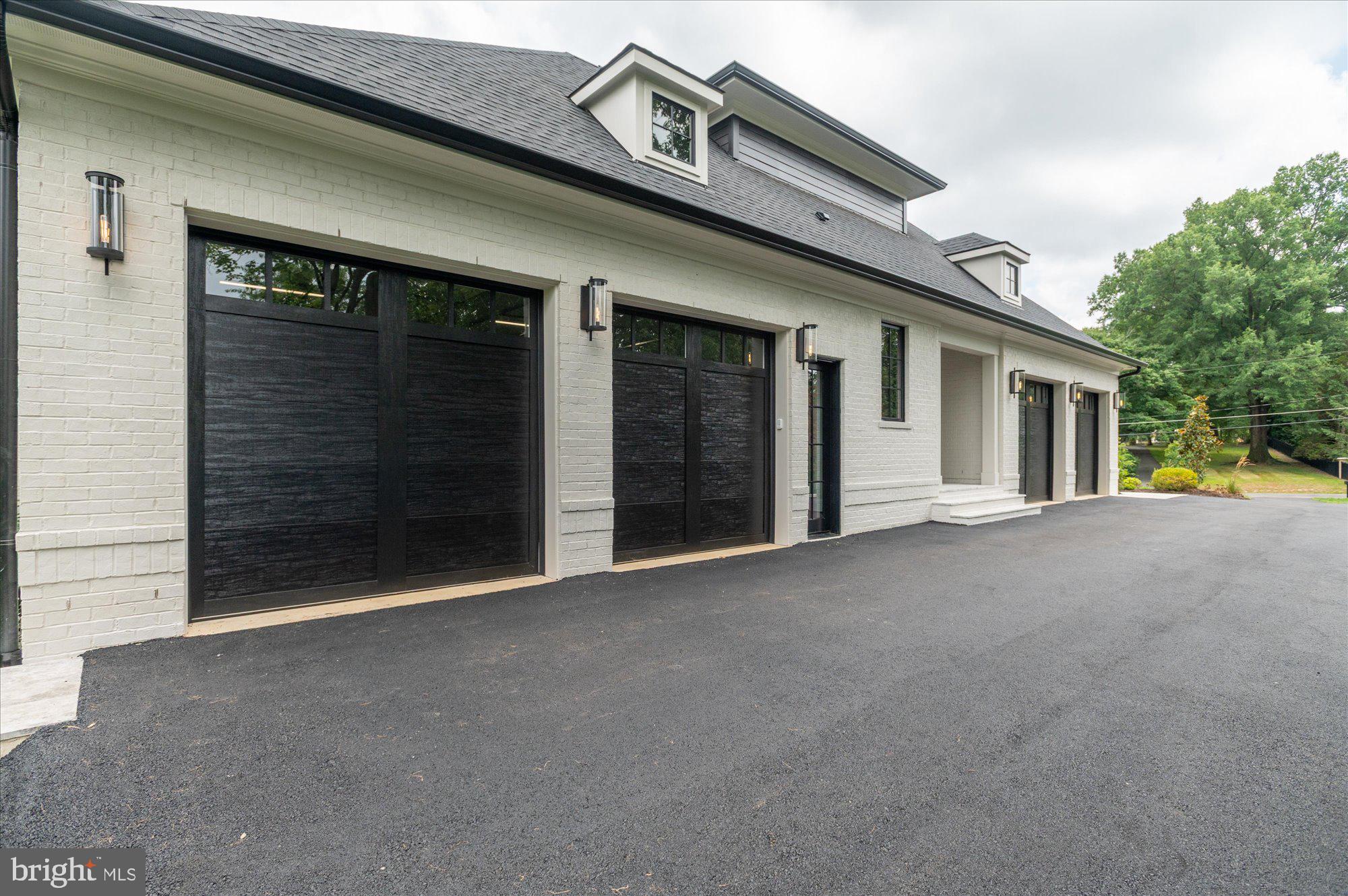 WOODSIDE ESTATES - Residential
