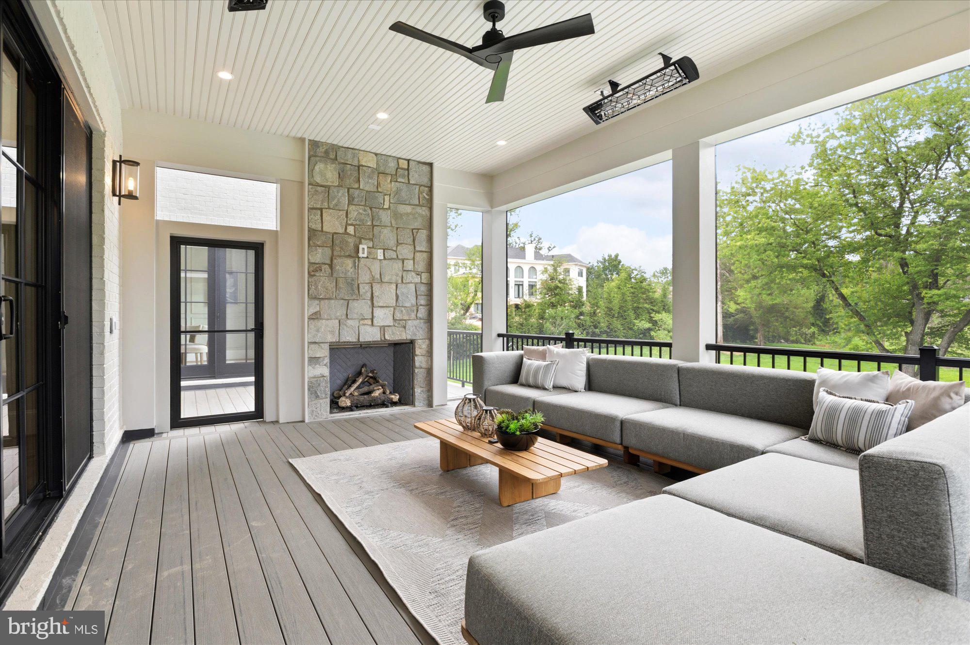 WOODSIDE ESTATES - Residential