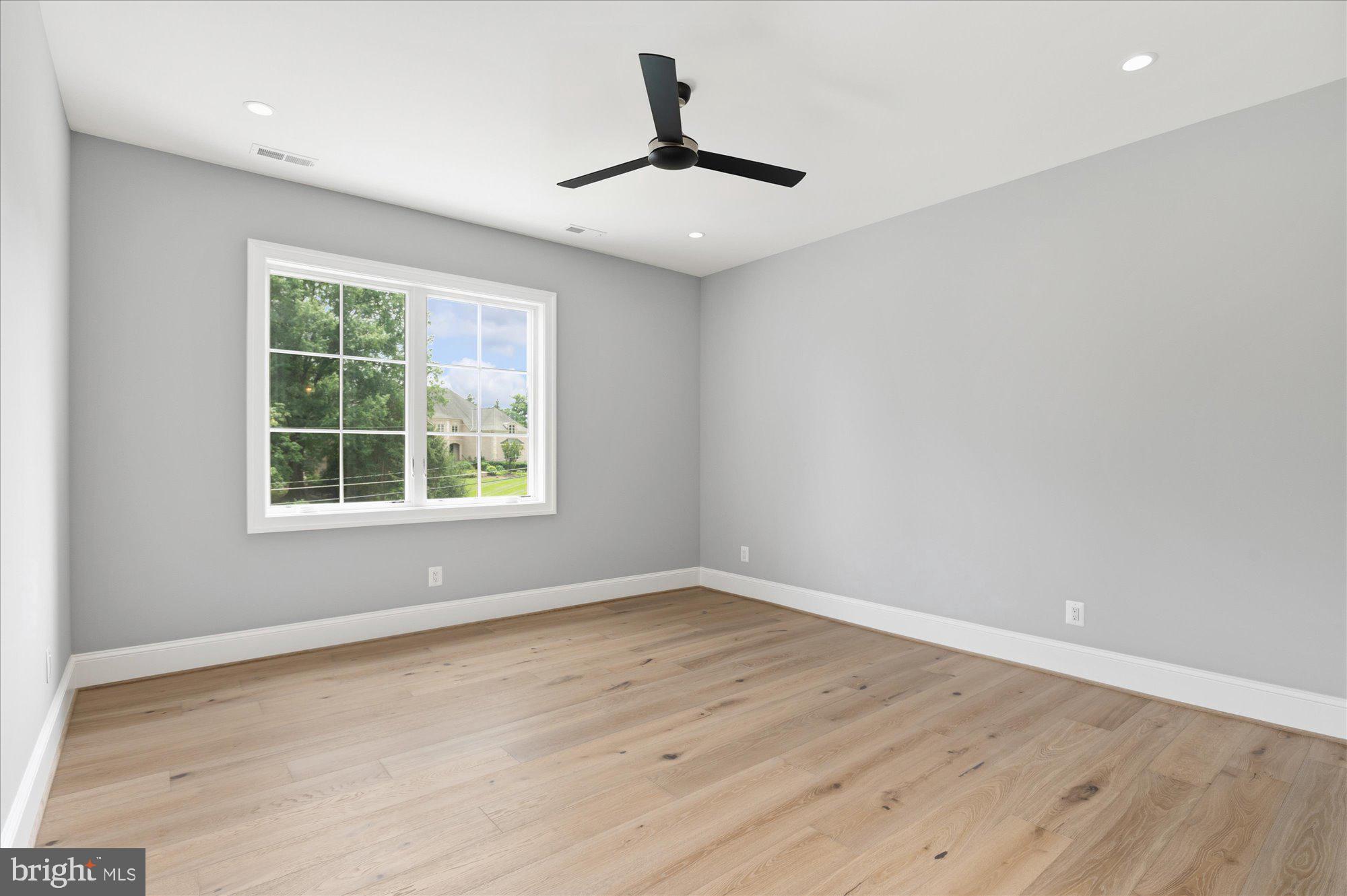 WOODSIDE ESTATES - Residential