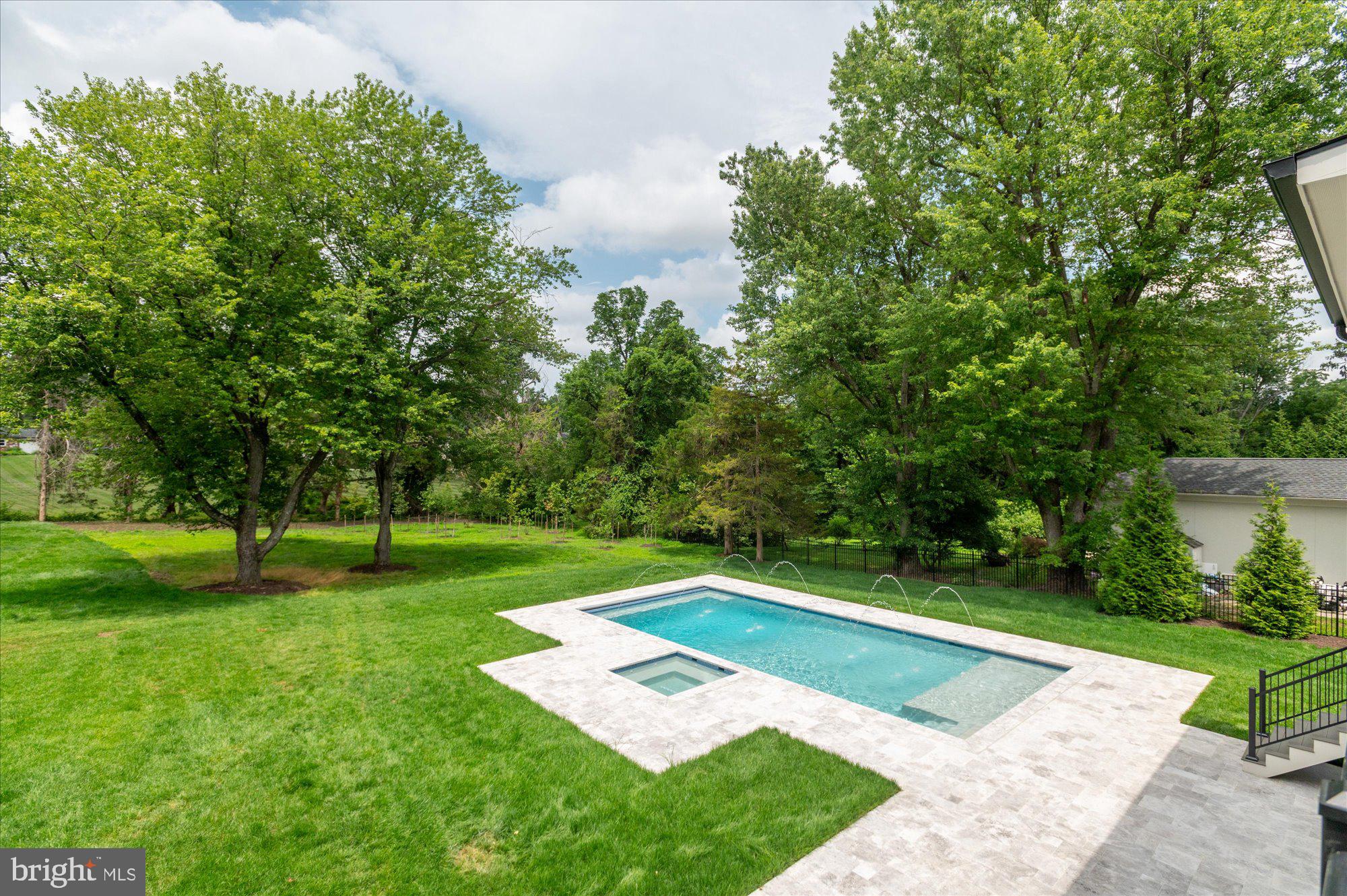 WOODSIDE ESTATES - Residential