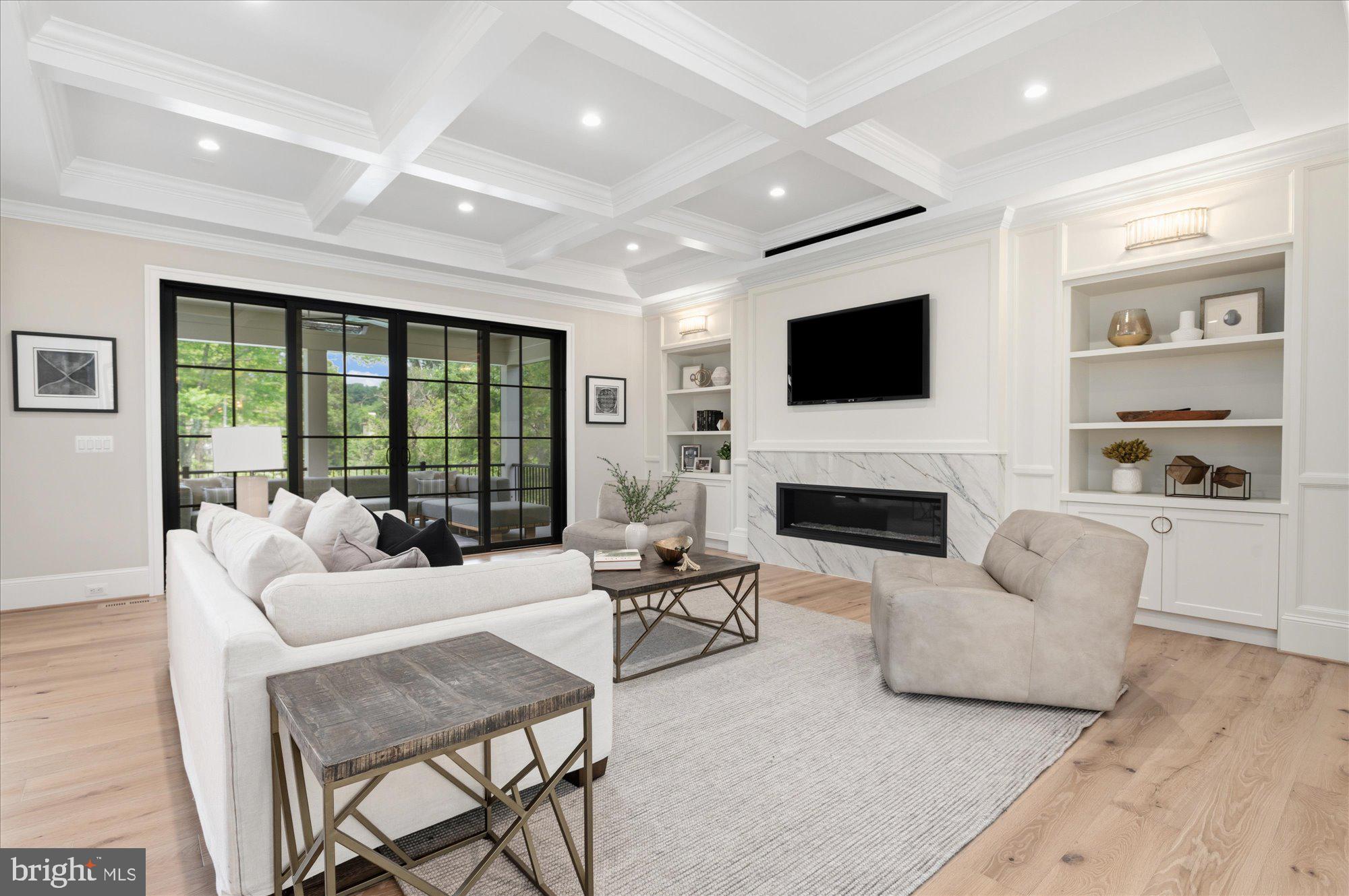 WOODSIDE ESTATES - Residential