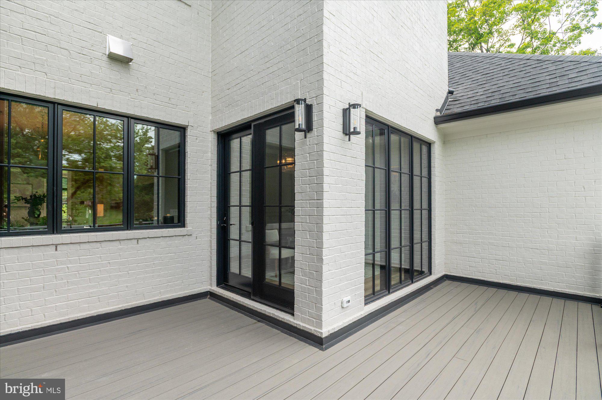 WOODSIDE ESTATES - Residential
