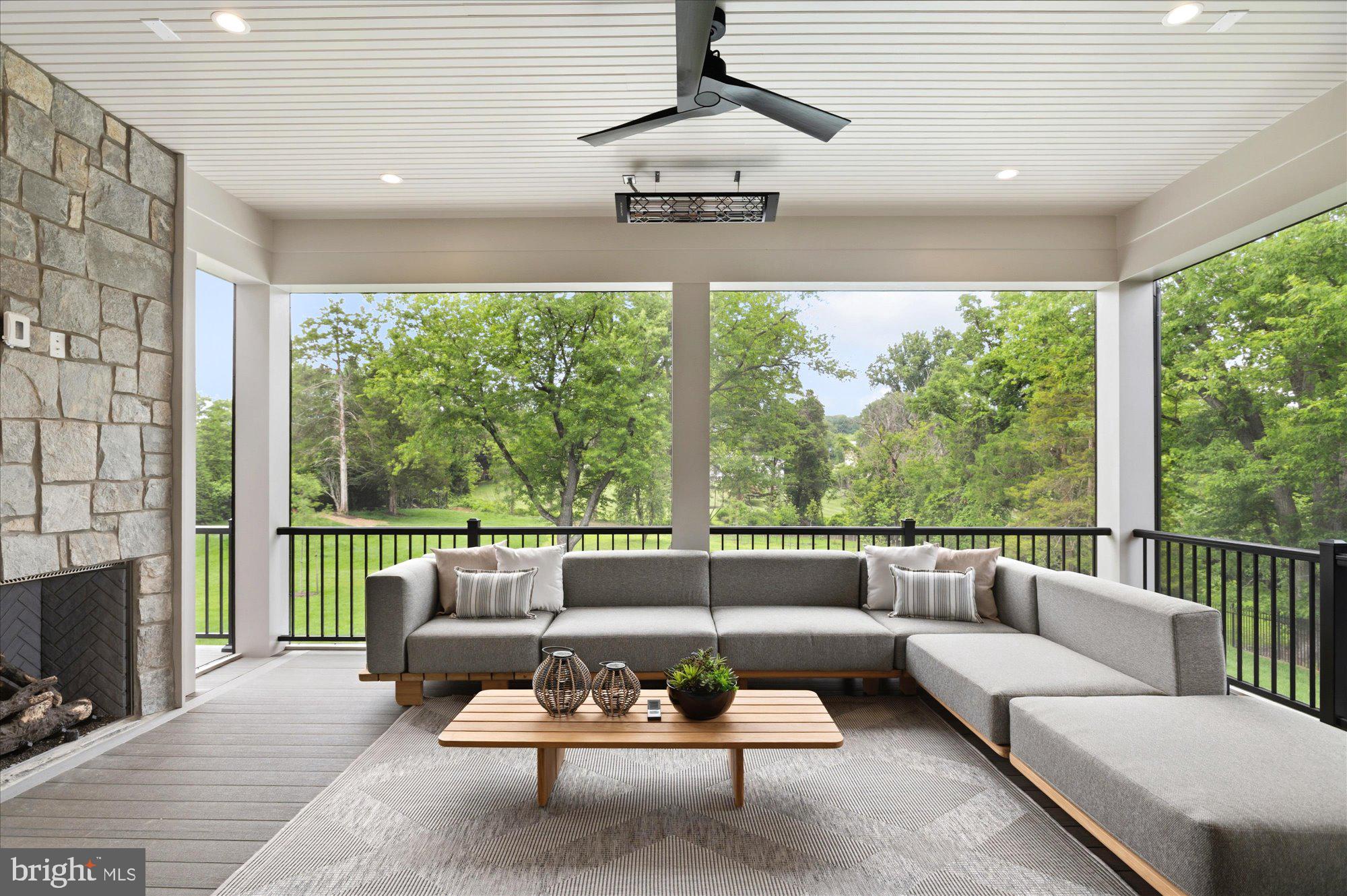 WOODSIDE ESTATES - Residential
