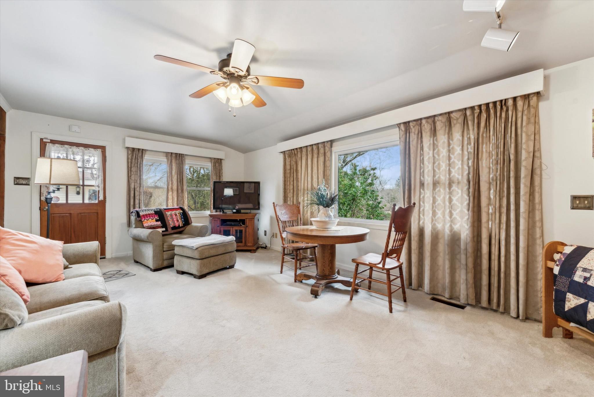 HOLIDAY FARMS - Residential