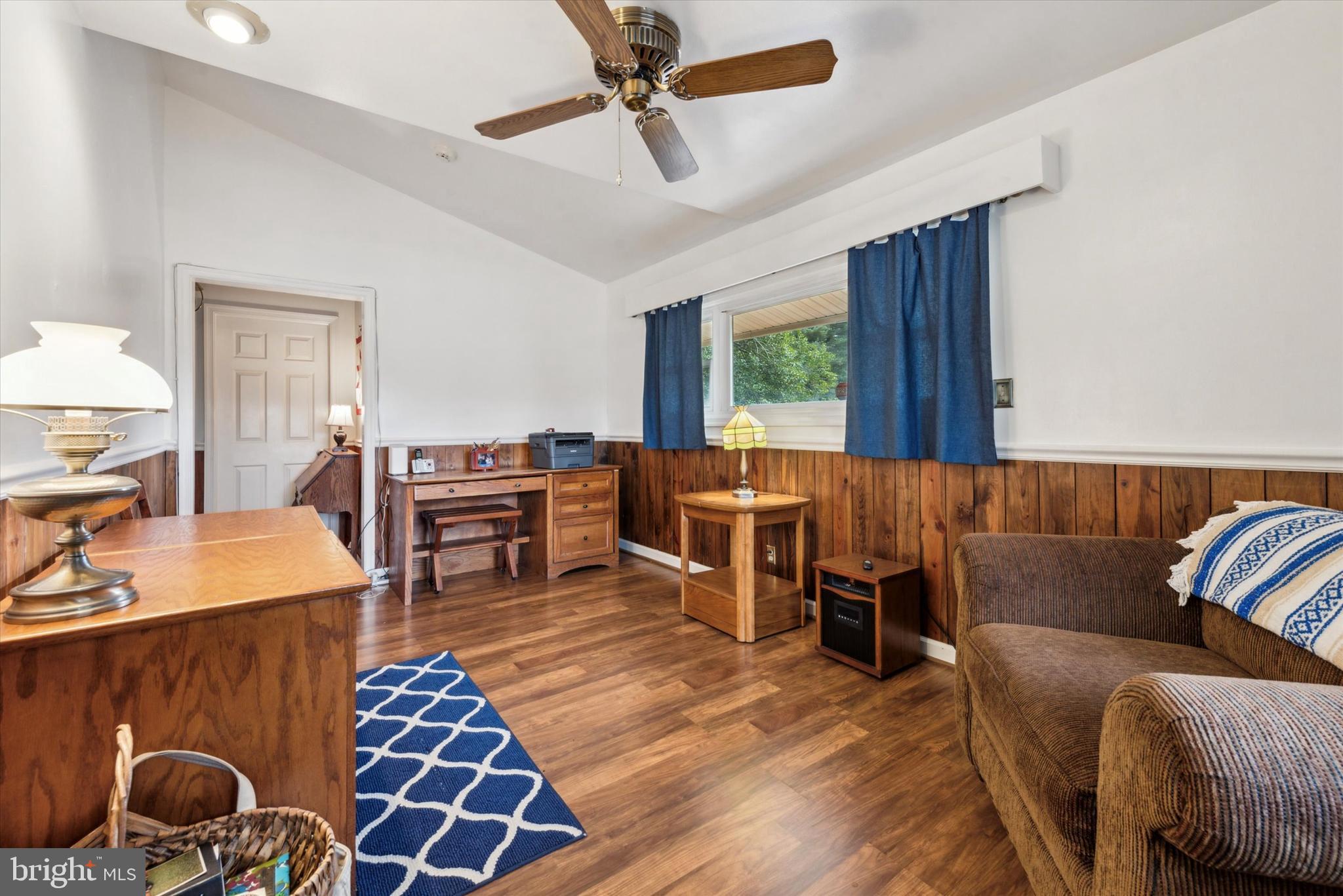 HOLIDAY FARMS - Residential