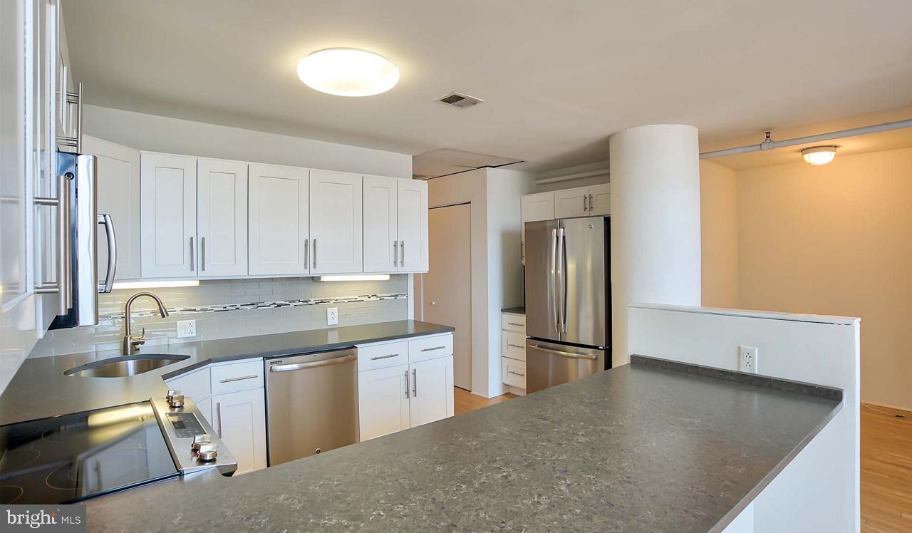 Experience all of Center City's Comforts at Riverloft Apartments. Let our 24-hour front desk attendant receive your guests, your deliveries, dry cleaning, or anything else you may need. Our high-rise apartment building also offers an on-site ATM and controlled access guest parking and garage parking for an additional fee. Relax in your loft-style apartment with 16-foot ceilings, 12-foot windows and stainless steel kitchen appliances. There are high-tech touches throughout Riverloft - tech bars with data and charging ports provide convenient pit stops, plus there is a tech lounge with pod seating, a gas fireplace and a Smart TV.  Riverloft has free Wi-Fi in all common areas, and iPads are available for check-out at the tech bar. Work out in our 24-hour Resort-Style Fitness with state-of-the-art equipment featuring personal TVs and iPod jacks.  There are also weight machines and free weights for a lower-impact workout. Located steps from Rittenhouse Square surrounded by world class dinning and shopping.  Monthly rent amount varies based on move-in date and lease term, and prices subject to change on daily basis. Chestnut.  ** Prices and availability subject to change on a daily basis ** Photos are of model units ** Parking may be available for additional fee **