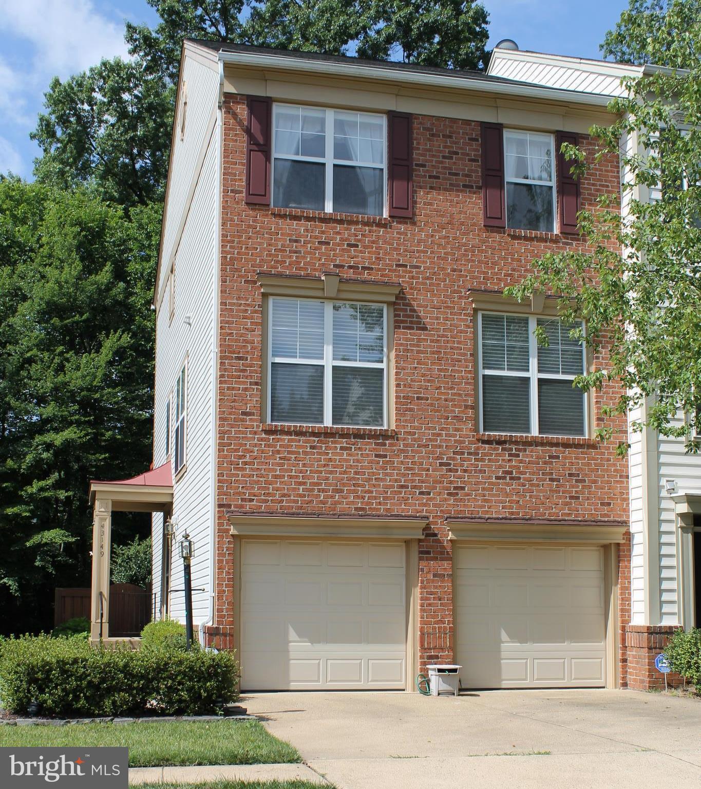 This gorgeous end-unit townhouse is located in the Broadlands subdivision and features a two-car garage and three levels. The main level is bright and open, with a kitchen that boasts granite countertops, stainless steel appliances, and a center island. There is a separate dining room and a living room with built-in shelving.  Upstairs, you'll find two spacious primary bedrooms newly recarpeted. The first features ample closet space, vaulted ceilings, a soaking tub, dual vanities, and a separate shower. The second bedroom includes a walk-in closet and a full bathroom. Upper-level laundry. The lower level offers a recreation room with LVT flooring, a gas fireplace, built-in shelving, and a half bath. Outside, you'll find a huge deck overlooking trees and a common area, as well as a fenced-in yard.  

Broadlands offers a variety of amenities for residents, including multiple pools, basketball and tennis courts, a fitness center, and tot lots. The community is connected by scenic walking paths and parks. For shopping and dining, Broadlands Marketplace provides convenient options.