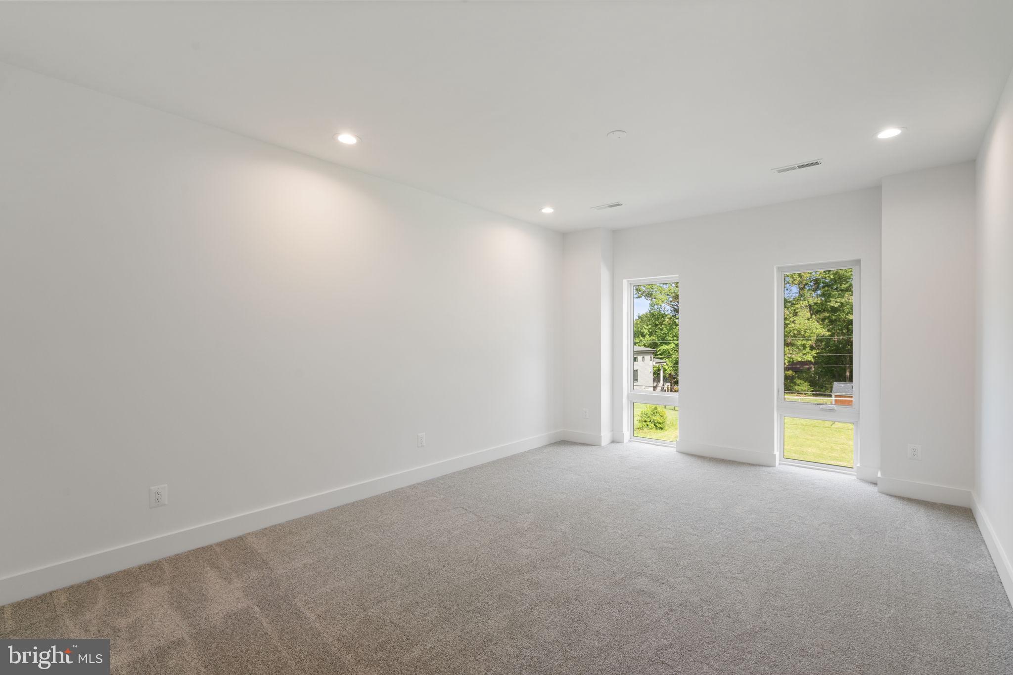 HOLMES RUN HEIGHTS - Residential