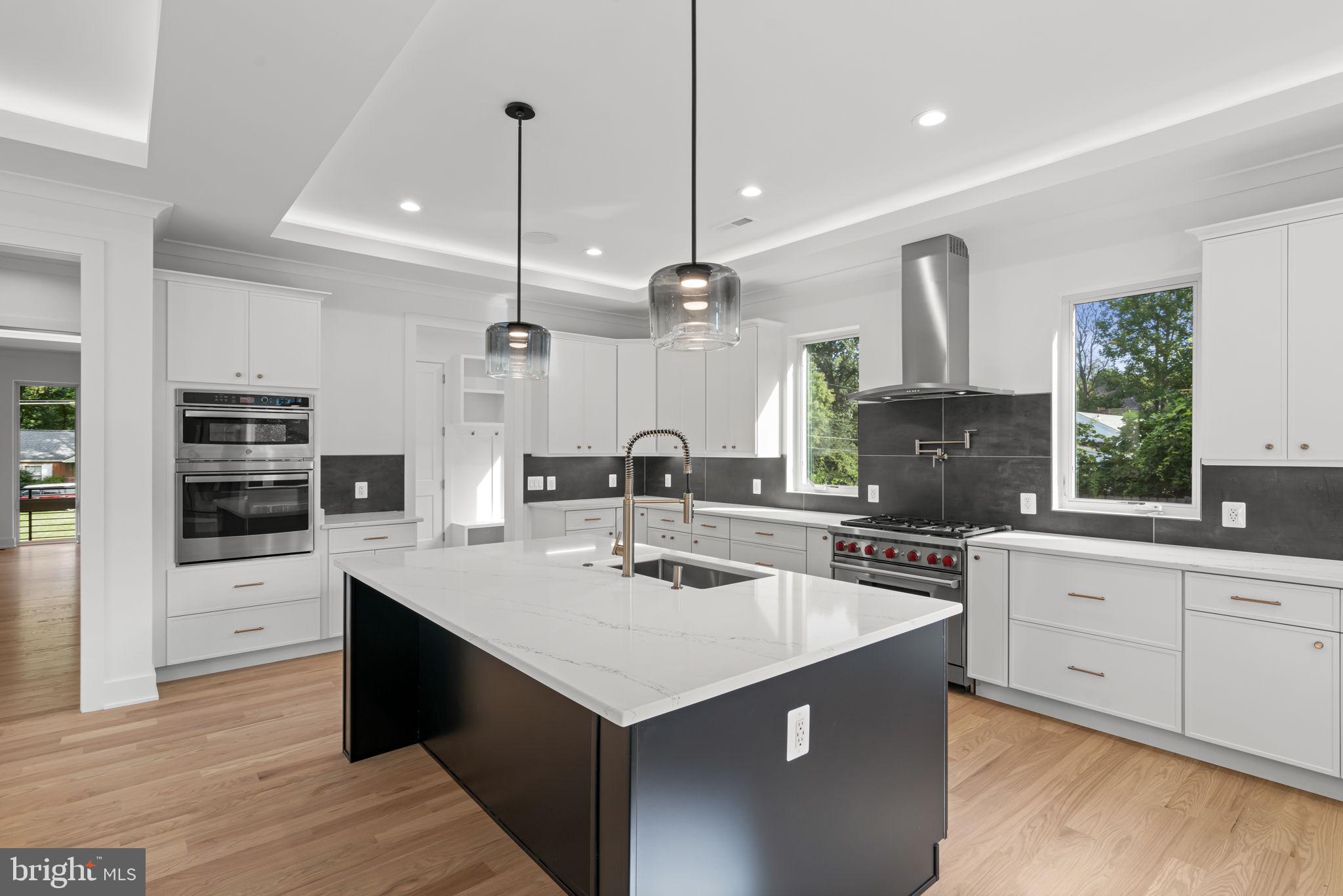 HOLMES RUN HEIGHTS - Residential
