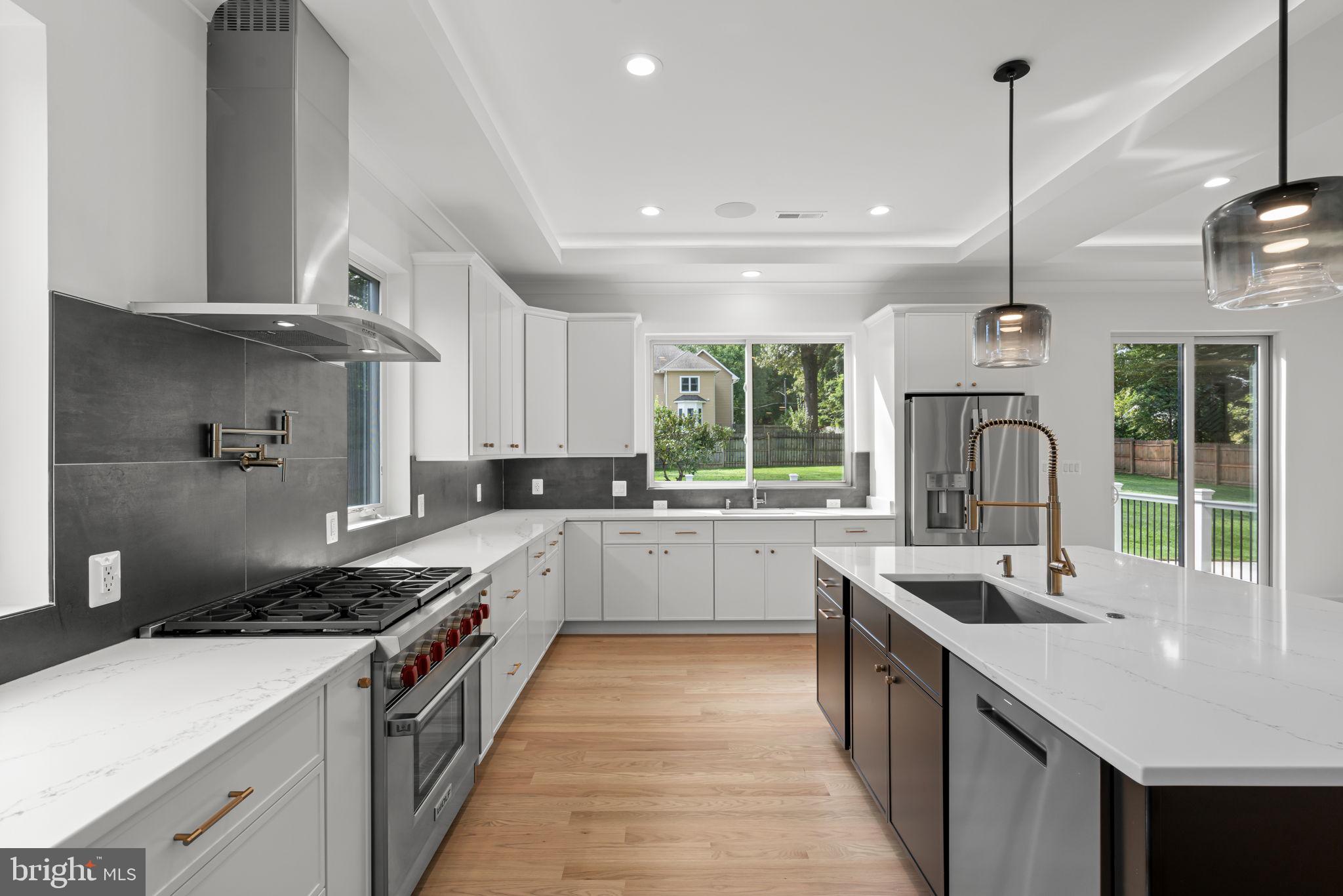 HOLMES RUN HEIGHTS - Residential