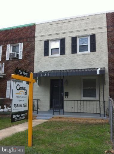 Fully updated 2 bedroom 2 bath townhome just steps from the Braddock rd metro station in Old Town. Lovely Kitchen with granite and stainless steel appliances. Fenced yard with storage shed and rear parking. Hardwood floors through-out the house. Recessed lighting too. Hurry, this one is super nice.
