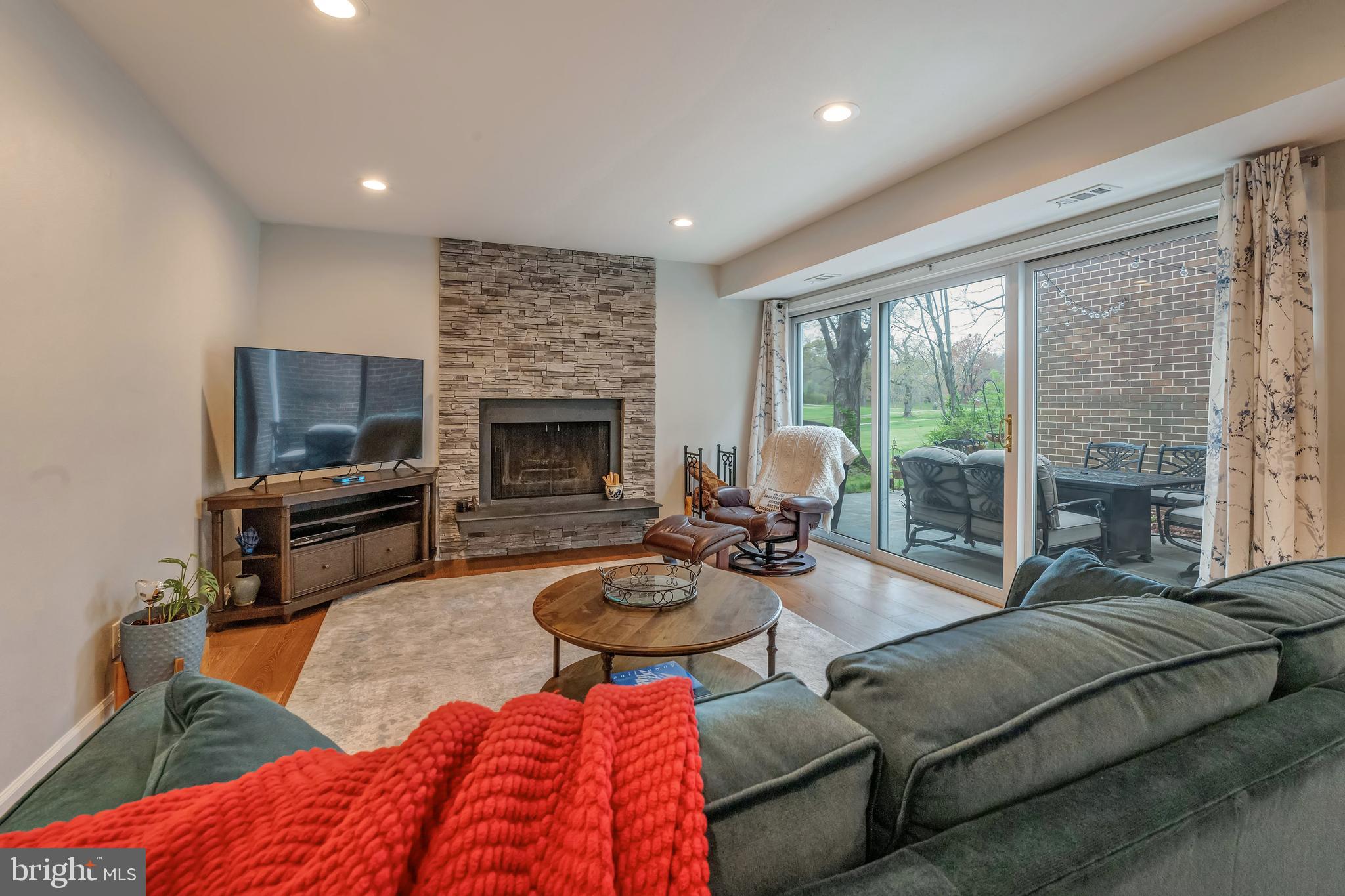 RESTON - Residential